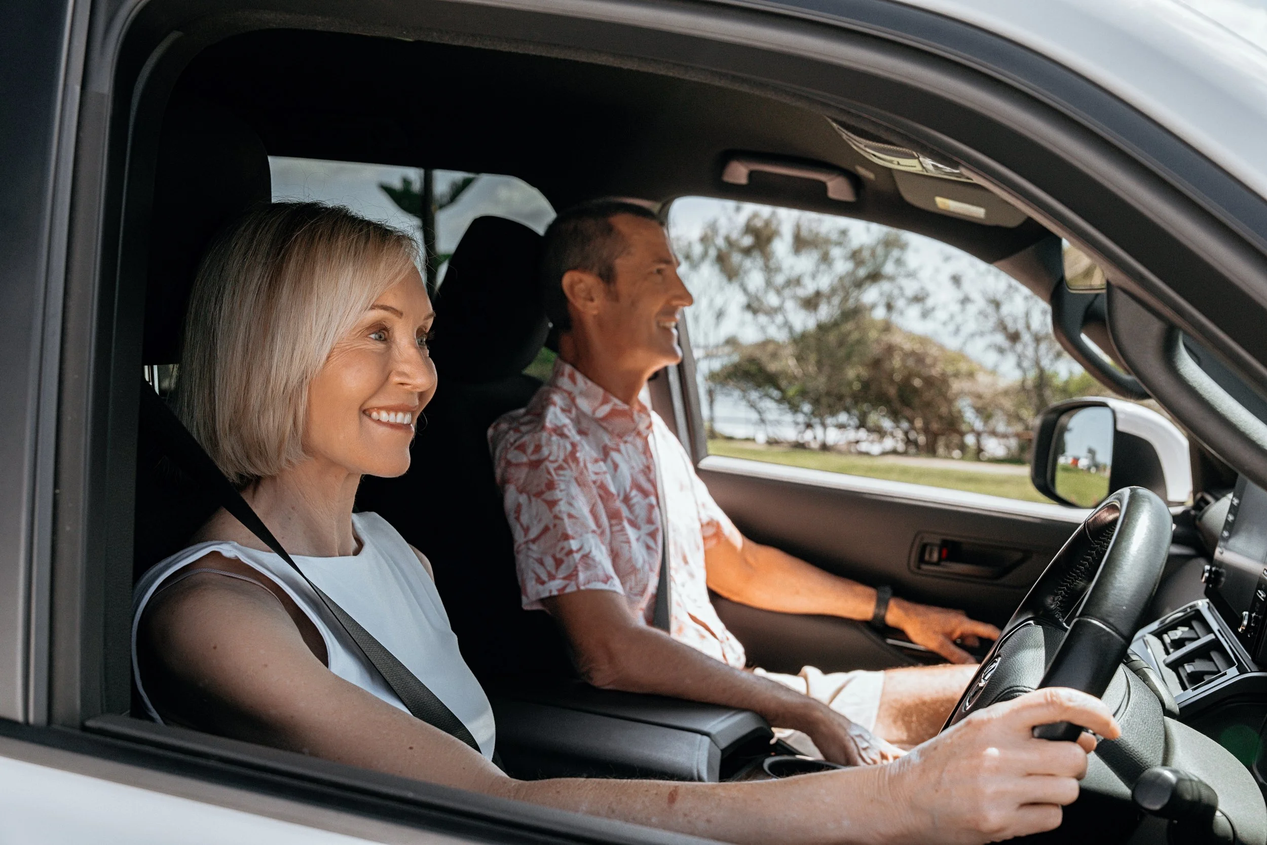 00031_MATURE MALE FEMALE_IN CAR WITH BEACH VIEW_03504.jpg