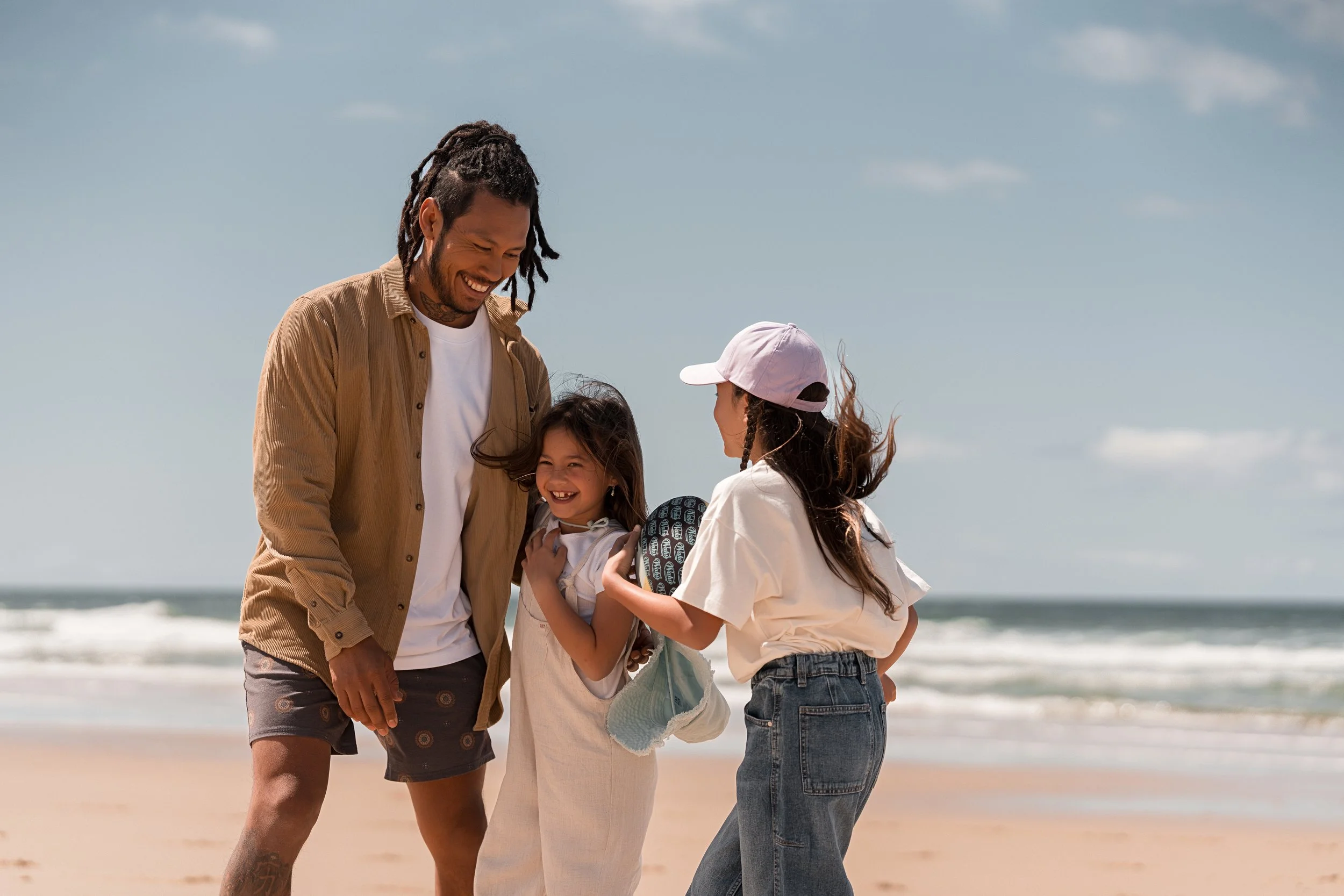 FAMILY_PLAYING_ON_BEACH_4WD_UTE-08005.jpg