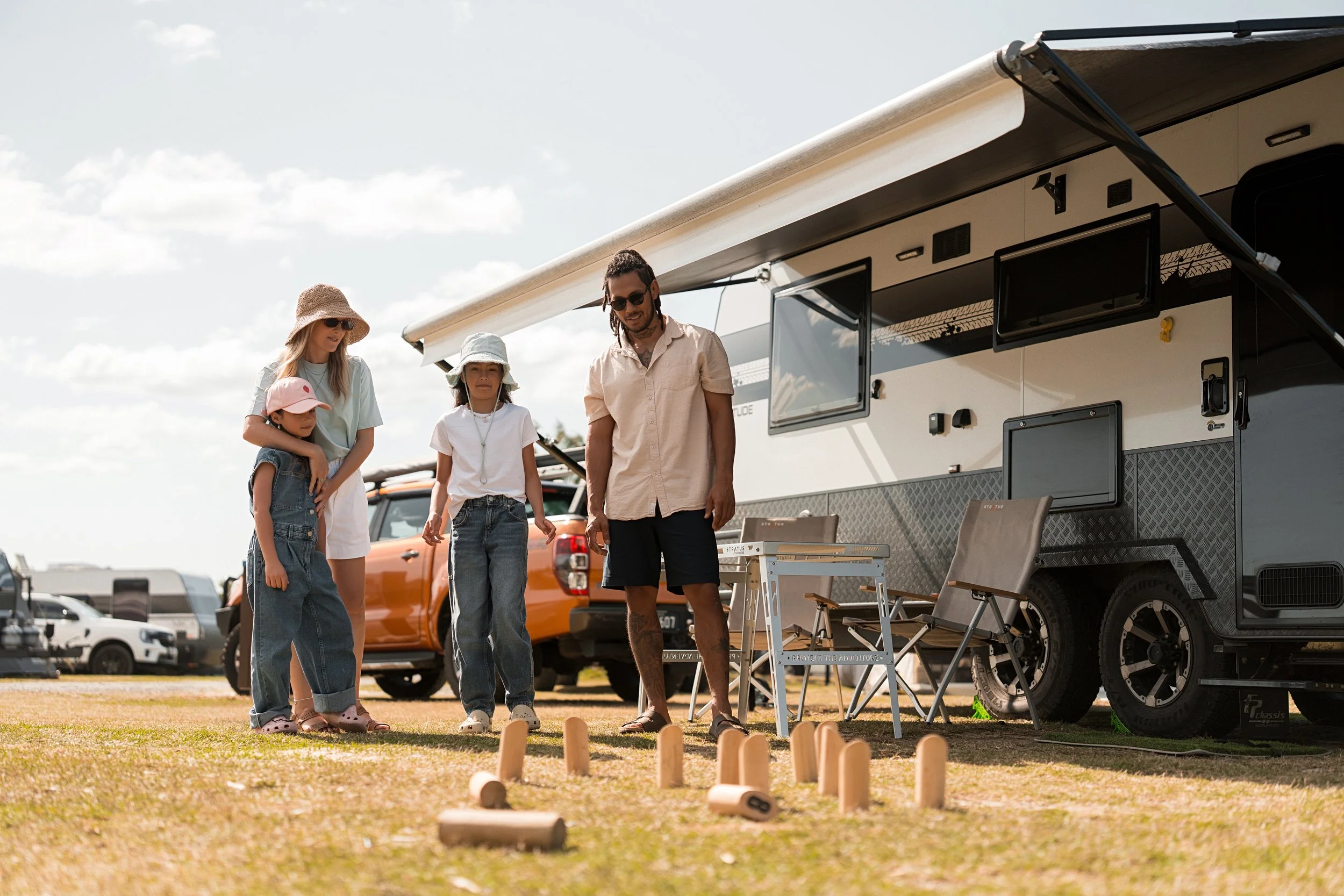 FAMILY_PLAYING_GAMES_OUTSIDE_CARAVAN-04557.jpg