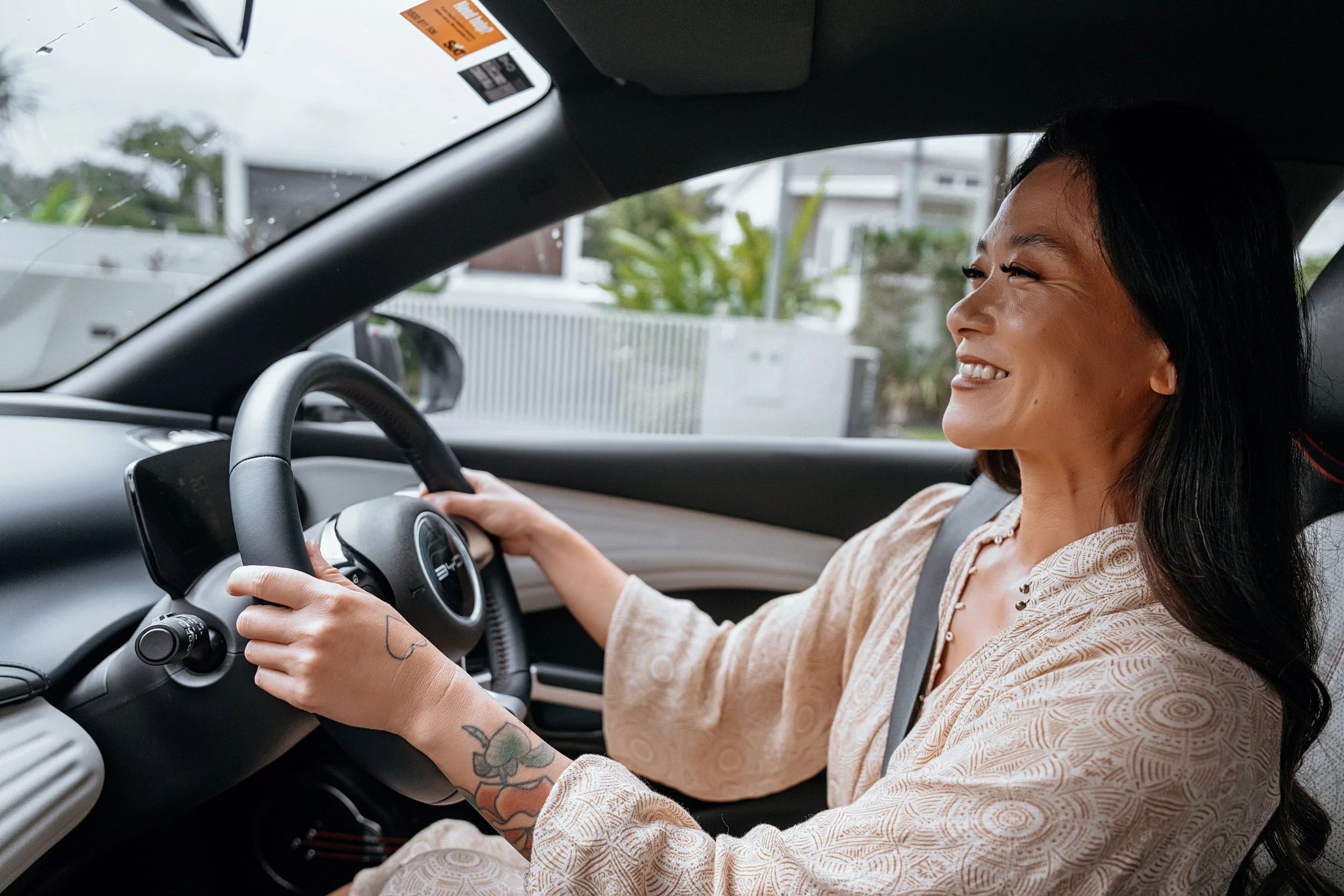 00031_FEMALE_DRIVING_INTERIOR_09212.jpg
