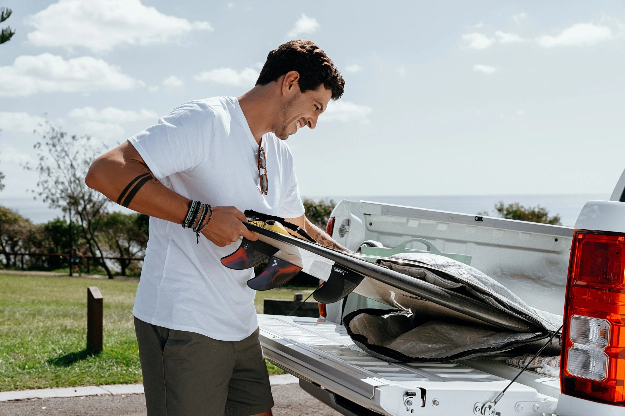 00031_SINGLE MALE_UTE_SURFBOARD LOAD WITH VIEW_02489.jpg