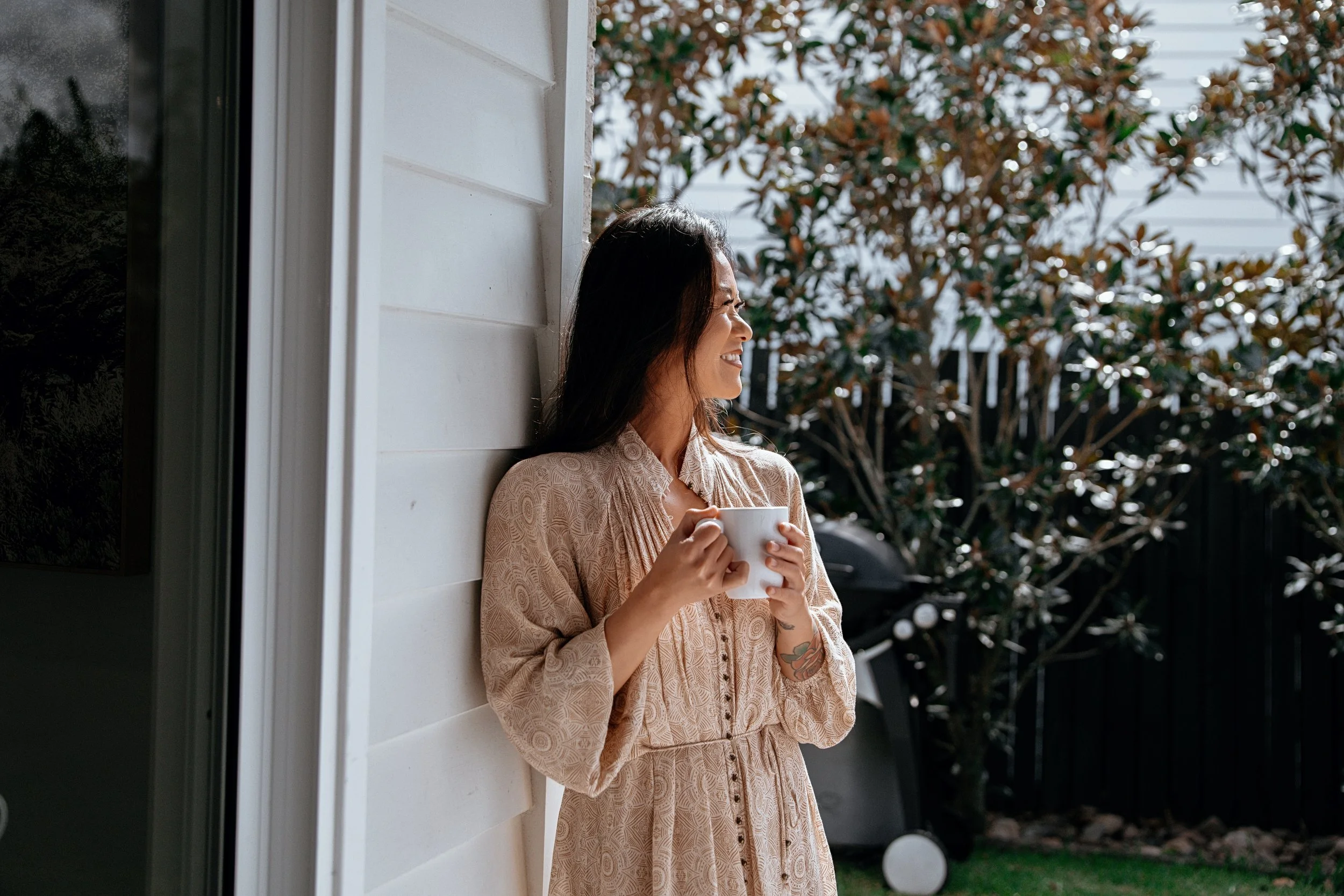 00031_FEMALE_AT_HOME_DRINKING_COFFEE_04871.jpg