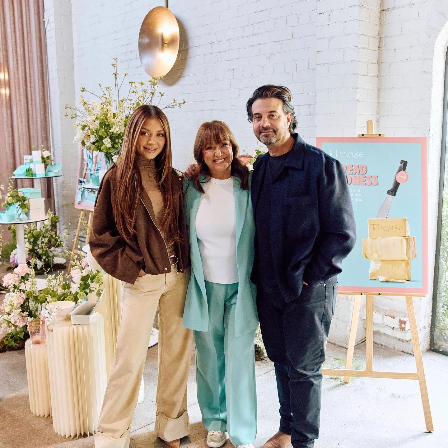 Spreading Kindness – Part 2
Kindness was on the menu — but so were all the thoughtful touches & special guests that made this event truly unforgettable. 💛
Guests were welcomed with delicious coffee from @captainandco , setting the