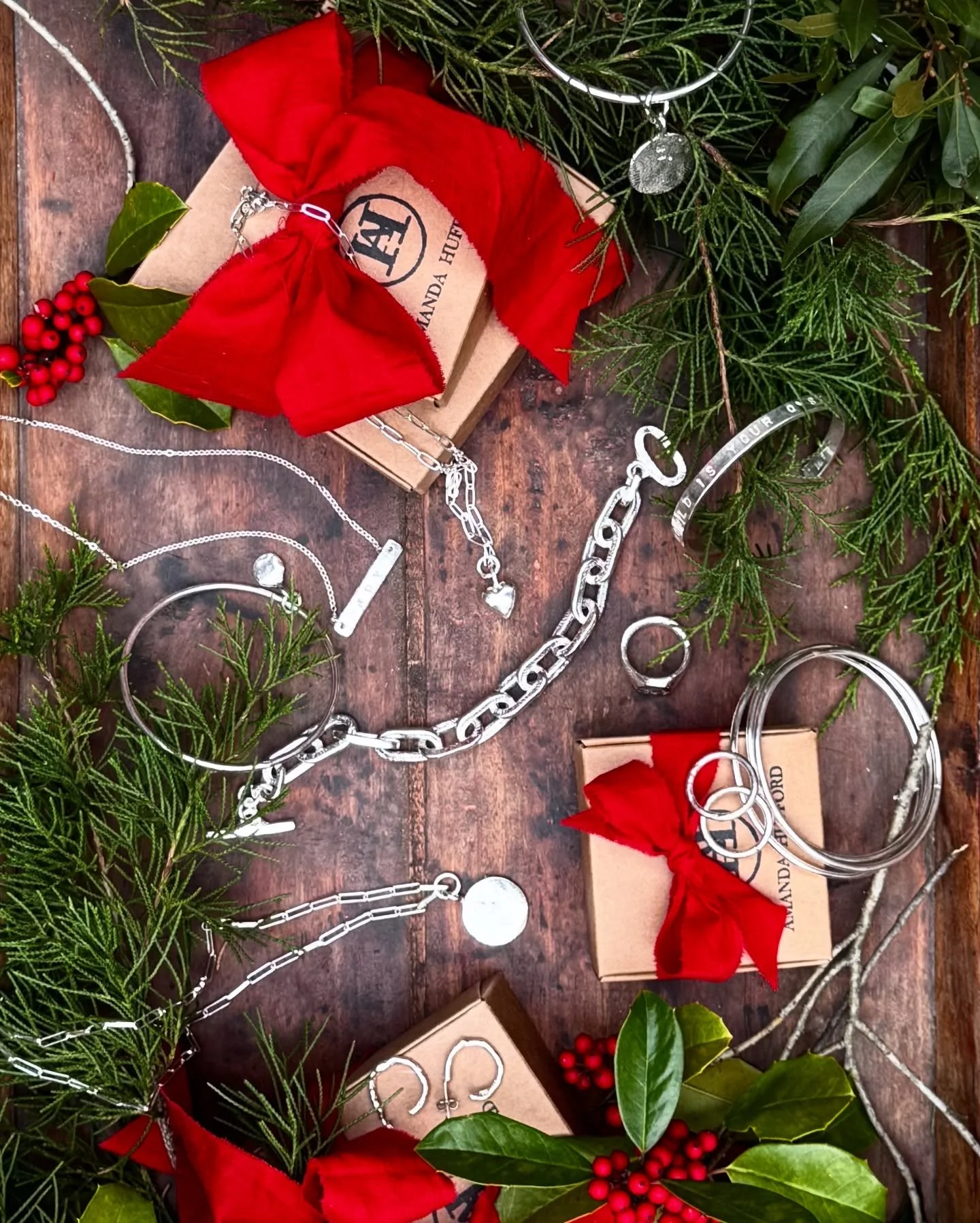 What&rsquo;s on your holiday wish list?

#handmadejewelry #handmadeholiday #handmadesilver