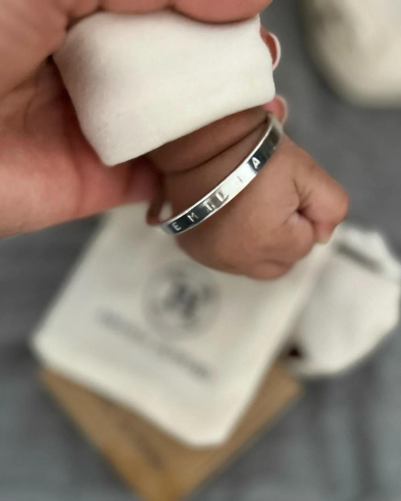 Made for moments. 
Loved for lifetimes.

Your favorite silver bracelet, scaled down, and personalized to mark baby&rsquo;s first Christmas, christening, or just because&hellip;

So cute. DM if you want to learn more.