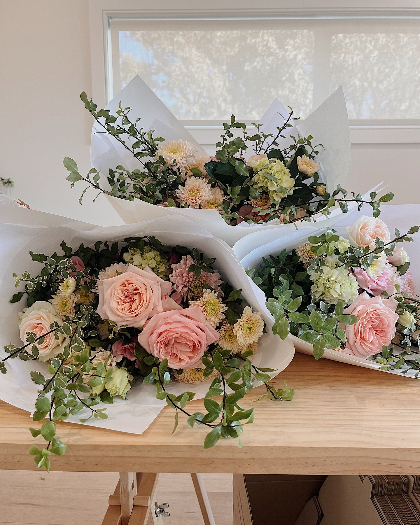 Cute bouqts 🌸💝💐🥰

#florist #flowers #flowerarrangement #weddingflowers #flowerbouquet #weddingbouquet #echucaflorist #moamaflorist #echucawedding #moamawedding #weddingflorist #flowerlovers #floristlife #floristsofinstagram #floralart #colourfulf
