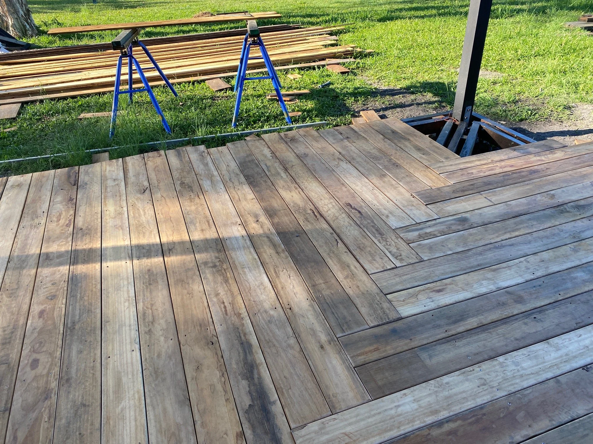 Hardwood deck with herringbone joins