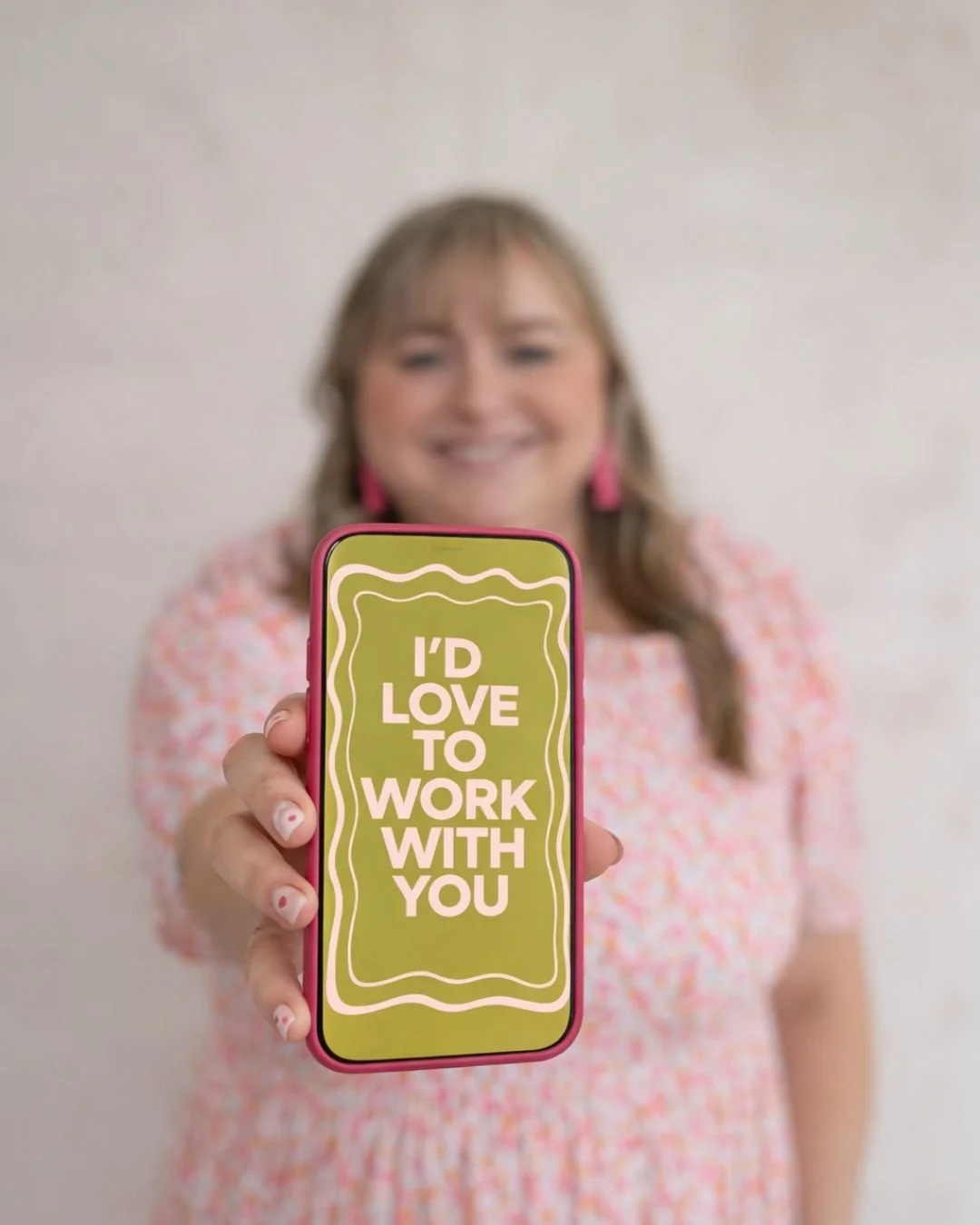 Not gonna lie&hellip; most small business owners don&rsquo;t have time to plan, film, edit, and post every week.

That&rsquo;s where I come in.

I help small businesses stay consistent on social media without the overwhelm.

If your content has been 