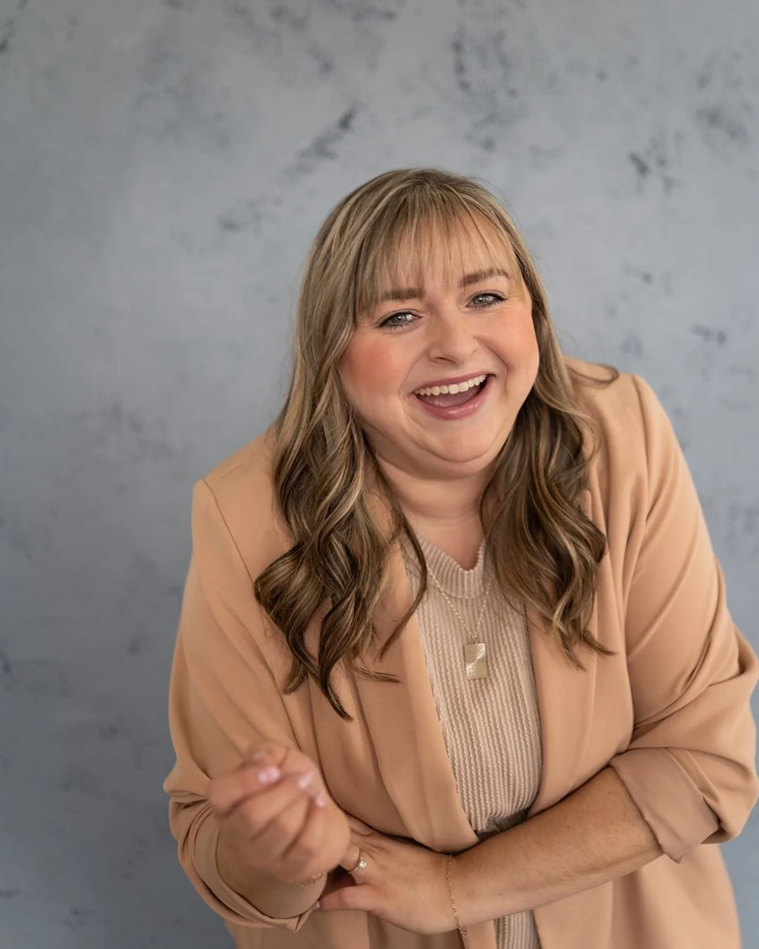 Think of me as your social media hype woman.

I&rsquo;ll cheer for you, film for you, post for you, and remind you why you started in the first place.

Because showing up online is way more fun when you&rsquo;re not doing it by yourself.

Photo by: @