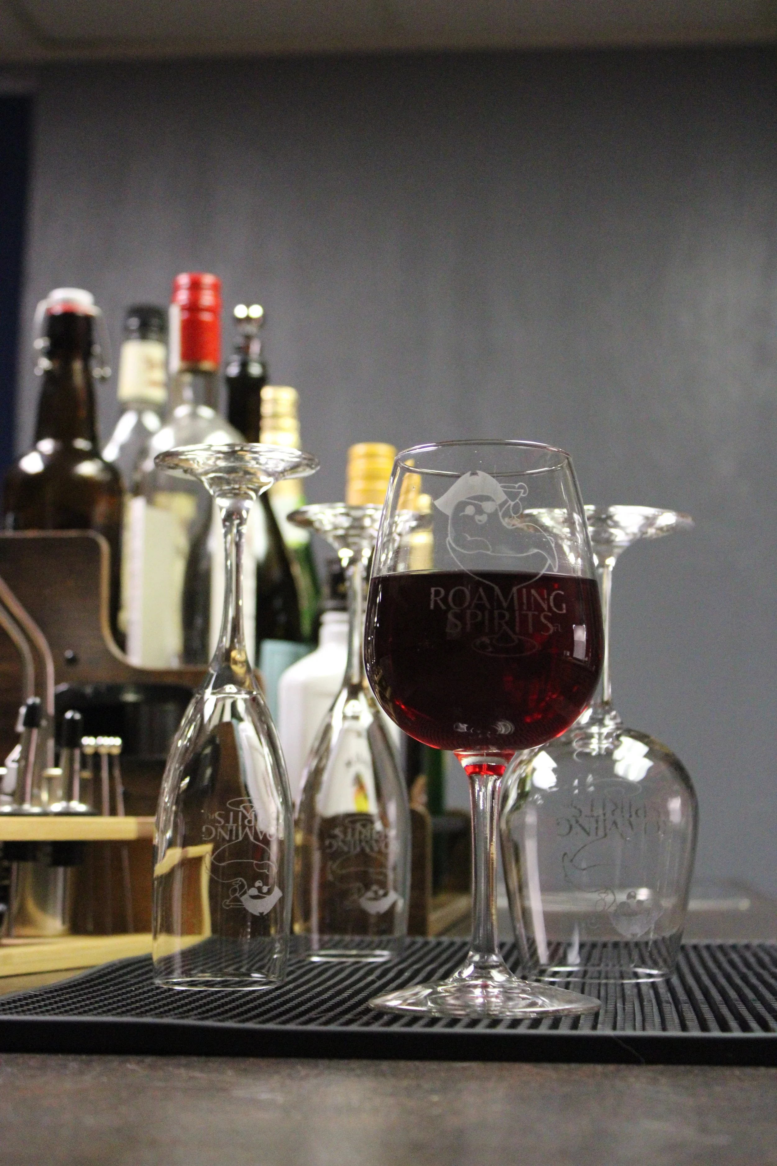 Wine-Glass-Engraving-RoamingSpirits-Logo.JPG