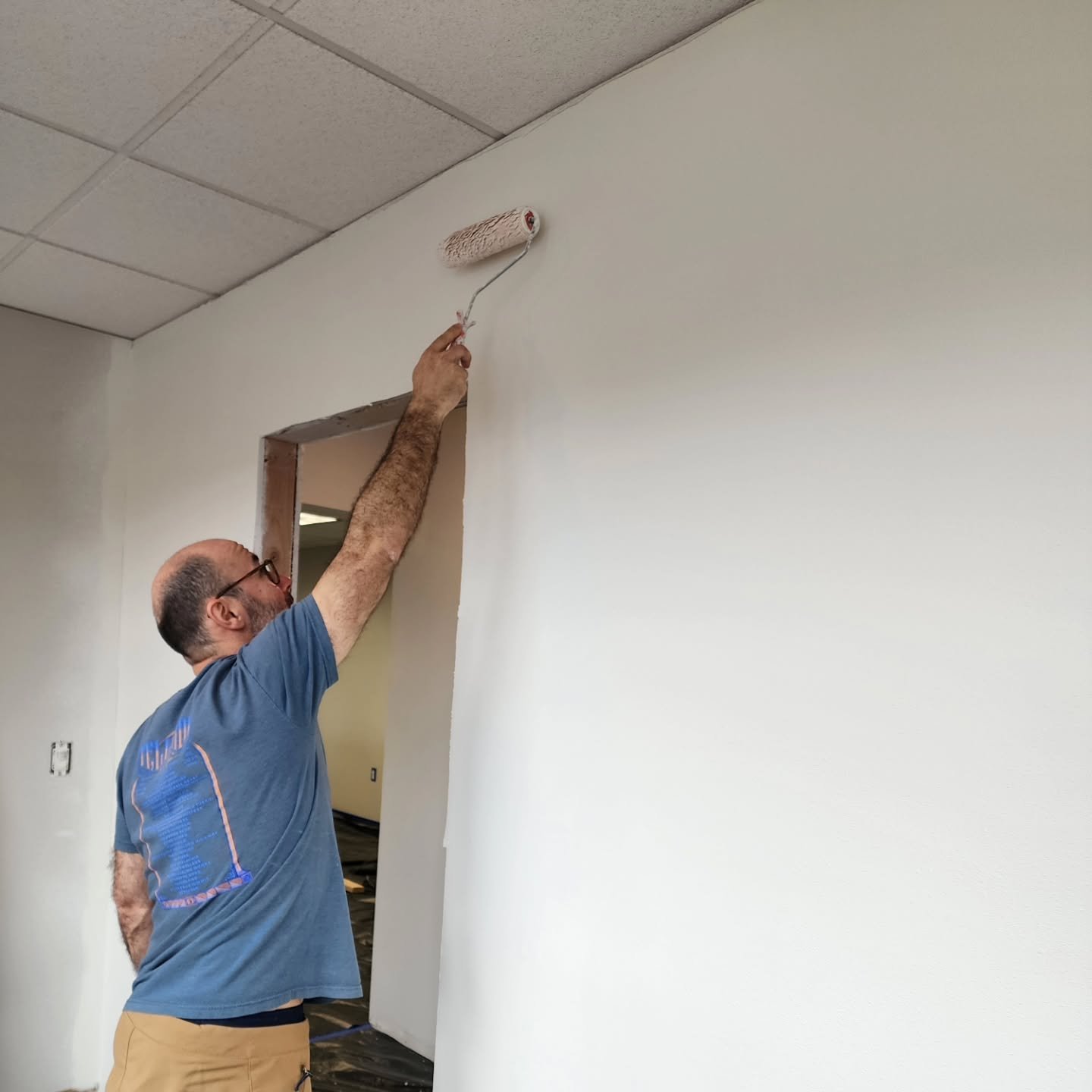 Painting is almost wrapped up! We are so close to moving in to our space! It's looking beautiful. The paint really brightens it up and the newly installed can lighting keeps it soft (because no one wants to be on a treatment table with florescent lig