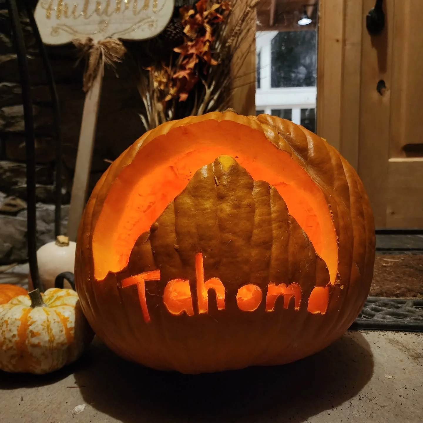 Bringing the fall vibes to healing vibes. We carve out time for what matters &mdash; your health 🍂💪 #TahomaPT #fallvibes🍁