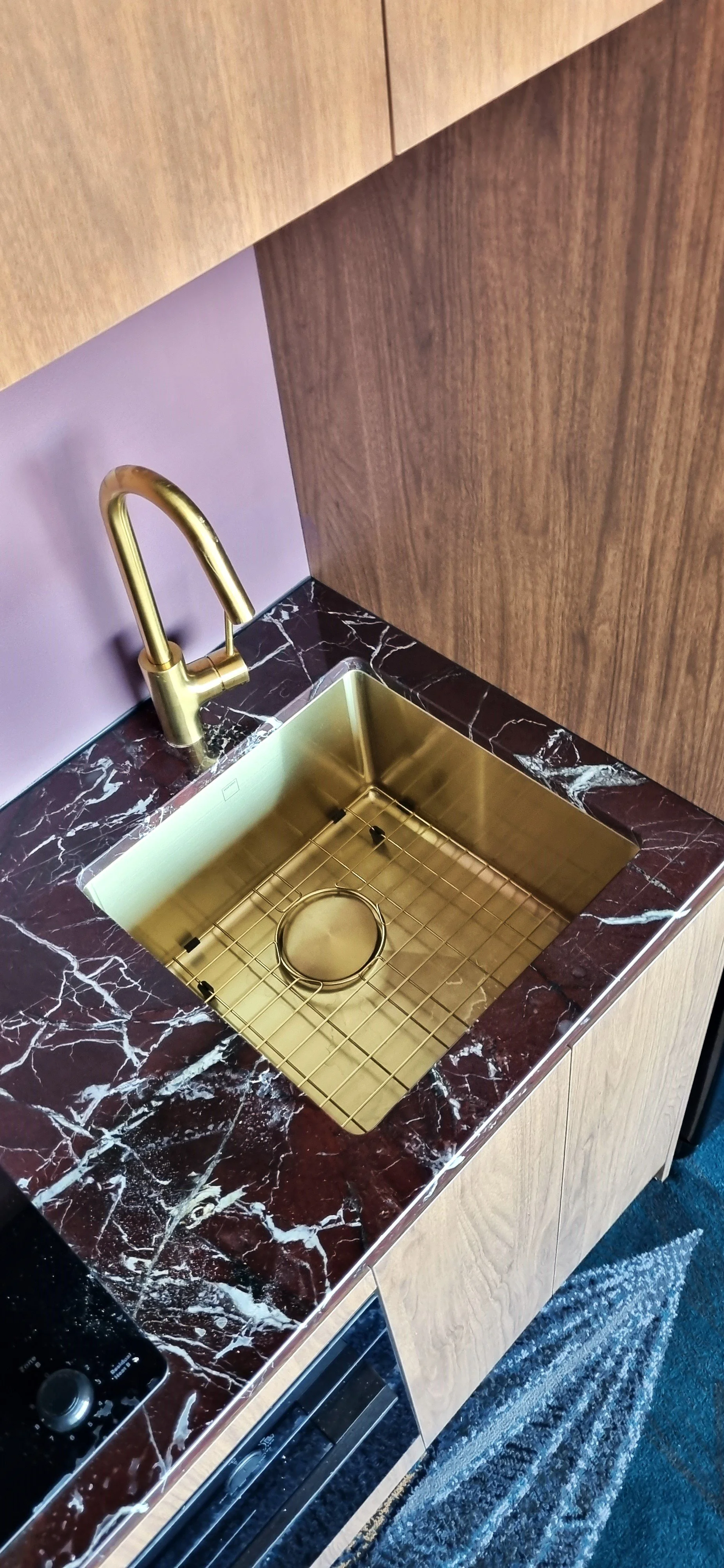 Crisp Designs The George Hotel Penthouse Kitchenette 02.jpg