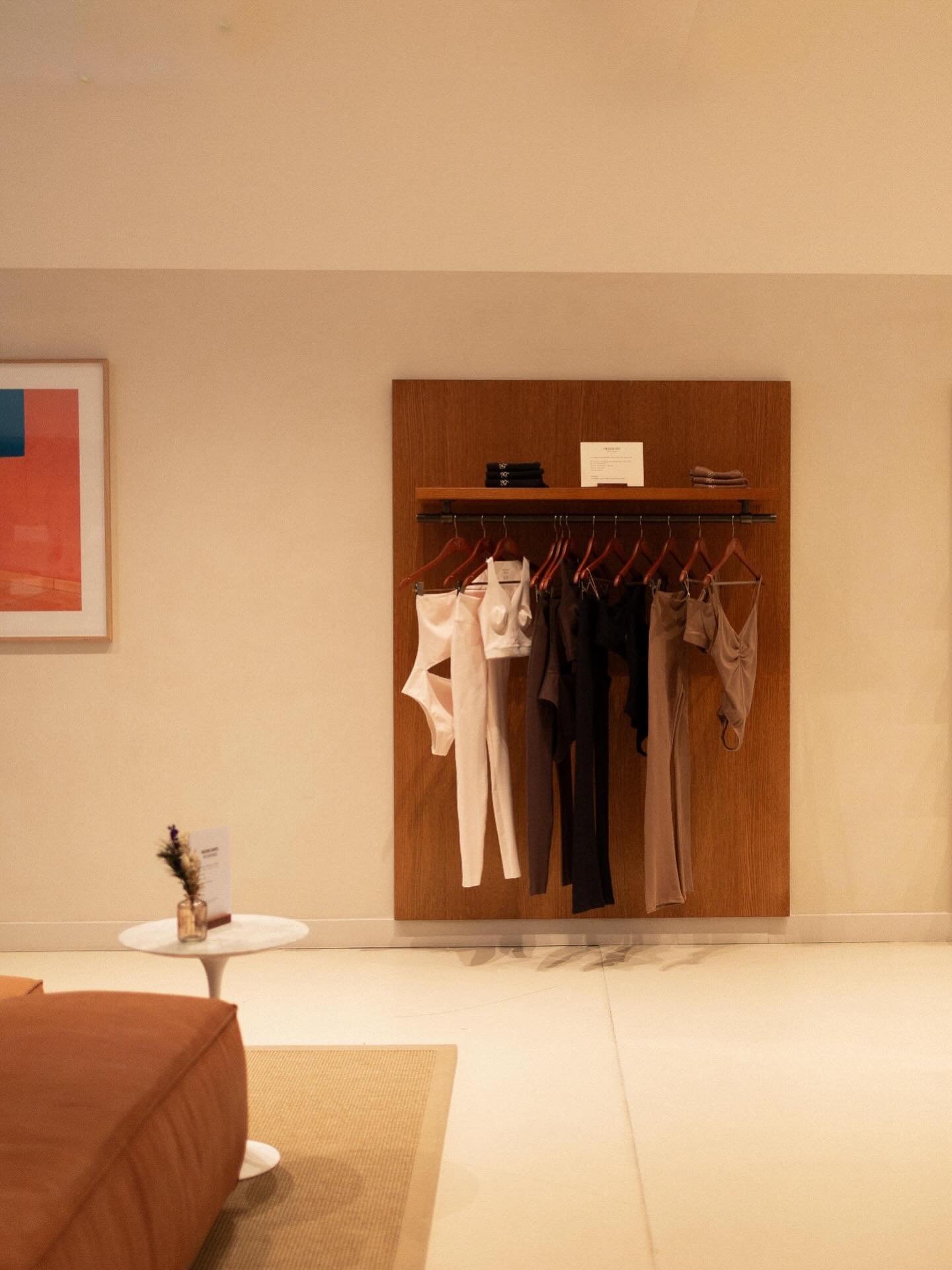 PRESTESSE
La marque de v&ecirc;tements r&eacute;ellement responsable.
Chez @lafondation.paris 

J&rsquo;ai l&rsquo;immense chance d&rsquo;avoir rencontr&eacute; Coralie, et de photographier ses pi&egrave;ces &mdash; profond&eacute;ment belles, profon