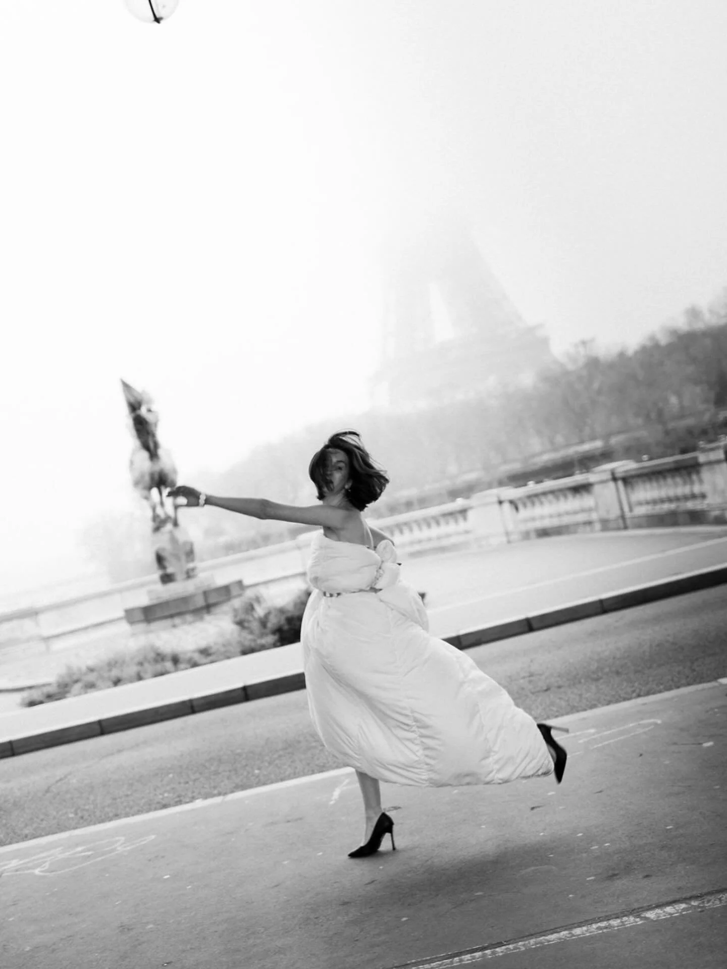 Le week-end, c&rsquo;est fait pour se lover dans sa couette&hellip; non ?

Ou danser, librement.
Ou les deux.

Pourquoi choisir.

Be free in Paris.

R&eacute;v&eacute;lons ta f&eacute;minit&eacute;, sans compromis.

Muse @nijma_oflife 

#photographie