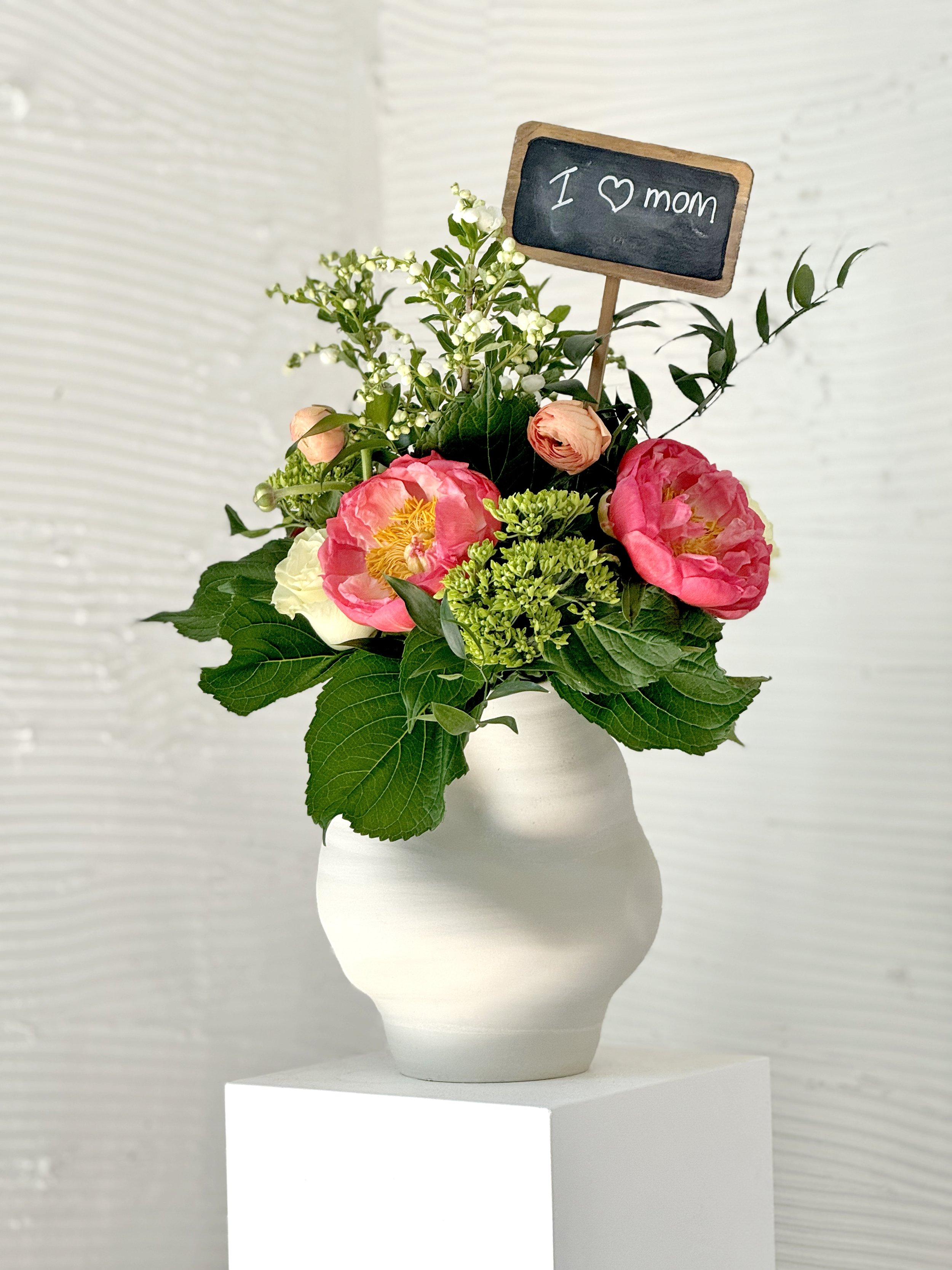 Mother's Day Custom mi.sul Hug Pot With Florals