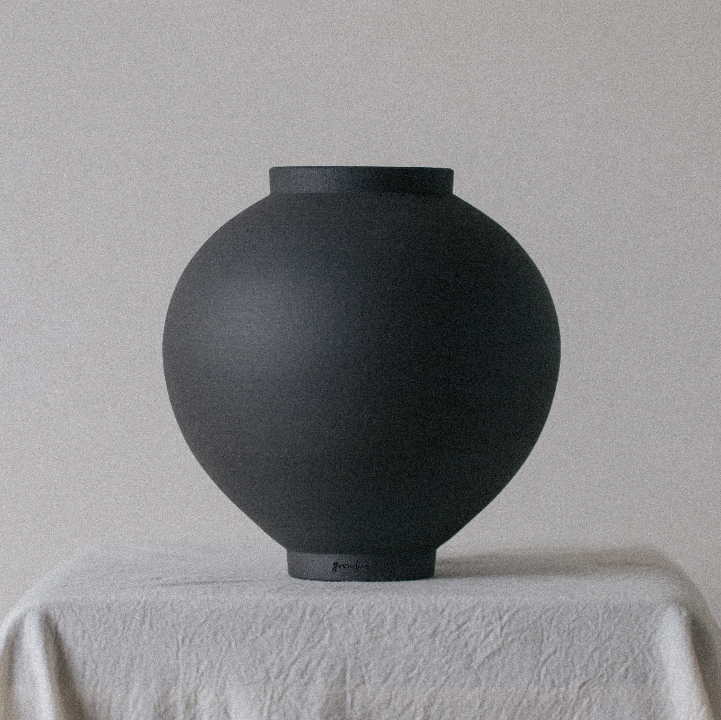 Yoon_Moon Jar.jpg