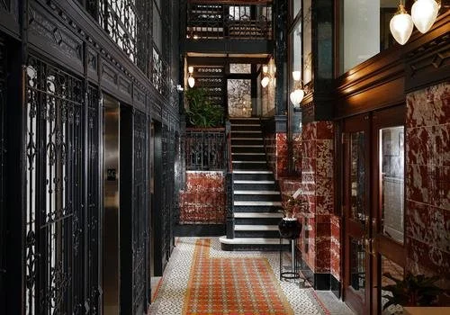 leonardo-2037769-The_Alise_Chicago-Interiors-Elevator_Lobby_O-513178.jpg