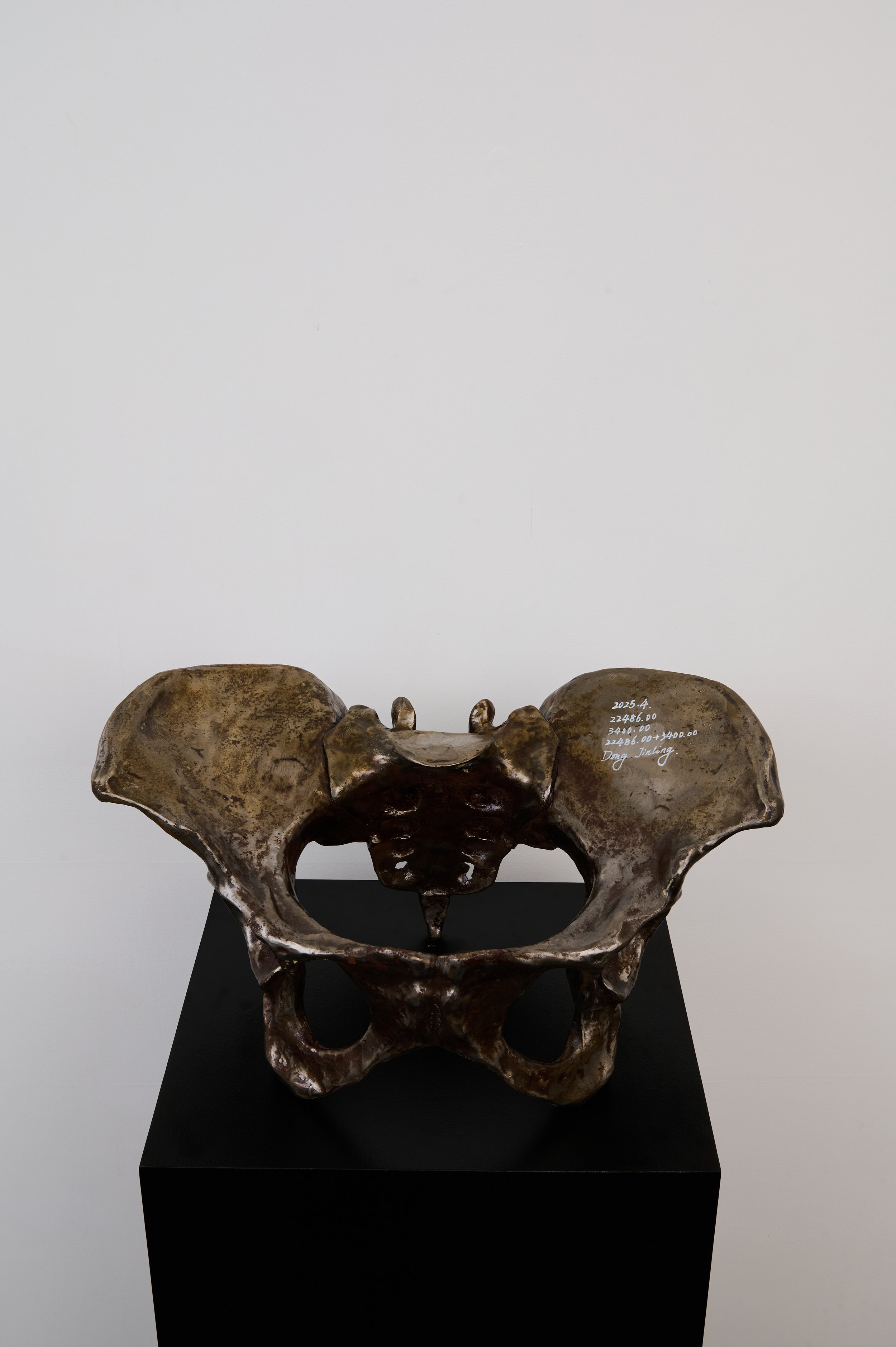 Workers, 2025.4/22486+3400, 48x25x33.2cm, Iron Casting
