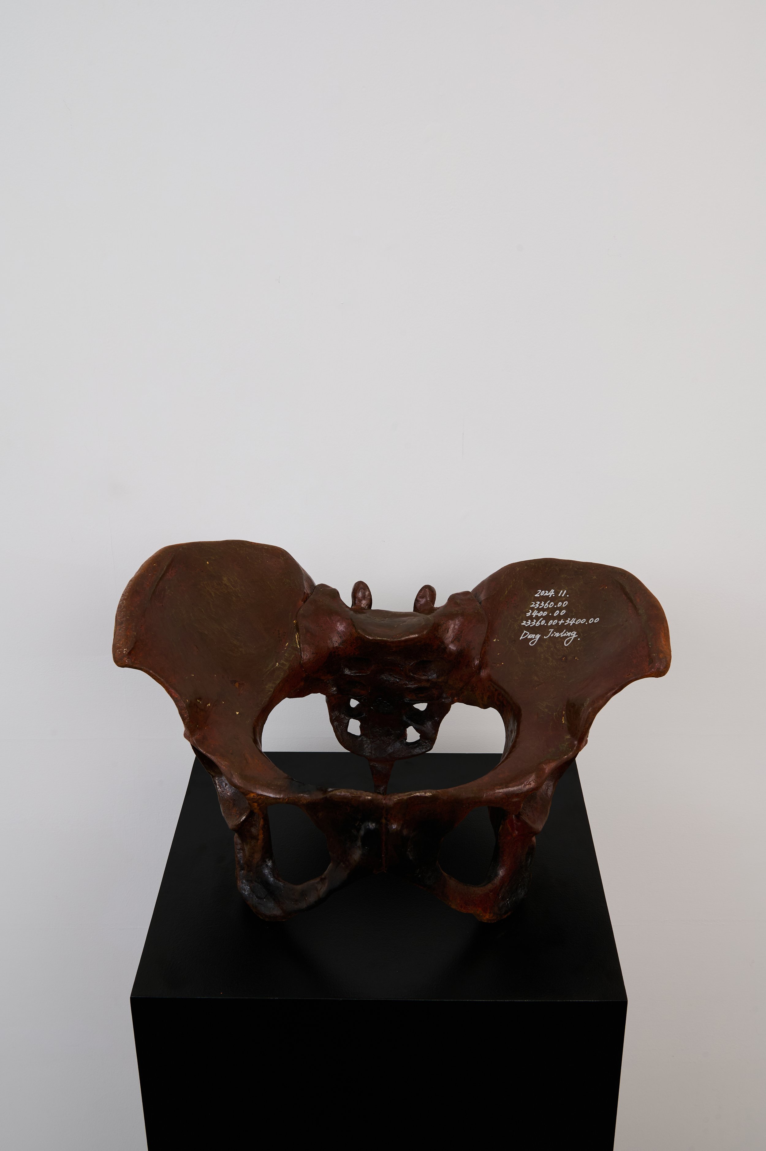 Workers, 2024.11/23360+3400, 48x25x33.2cm, Iron Casting