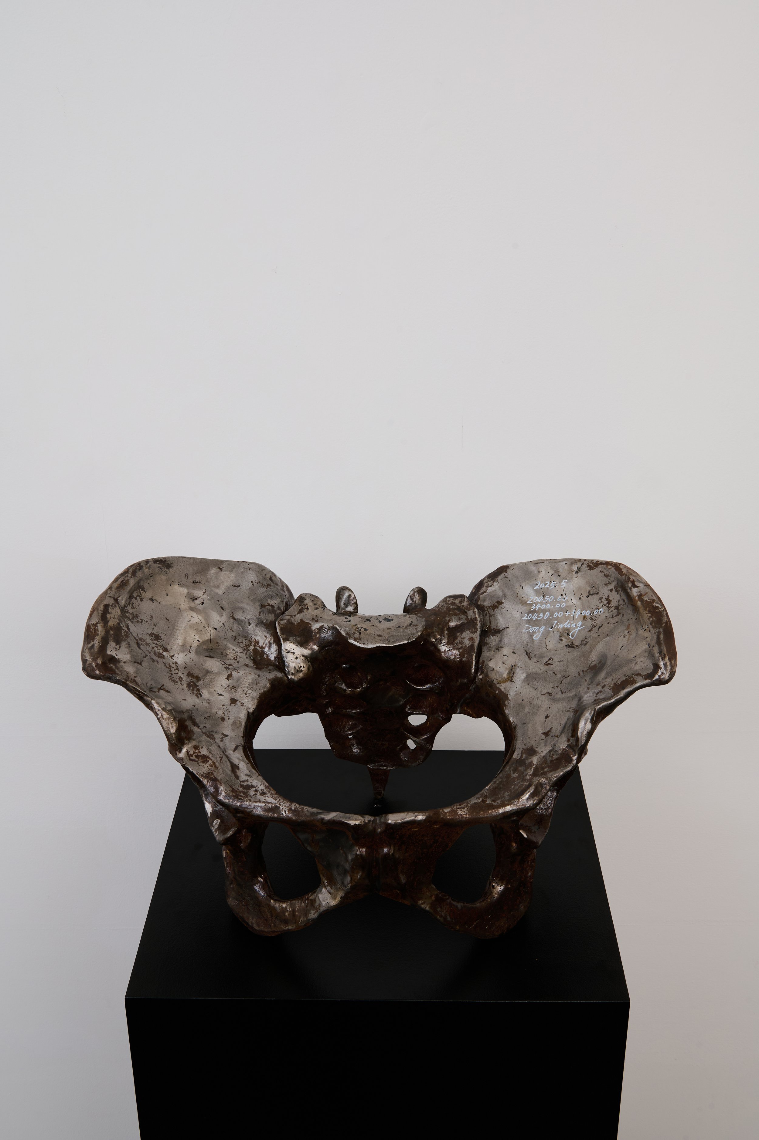 Workers, 2025.05/20450+3400,48x25x33.2cm, Iron Casting
