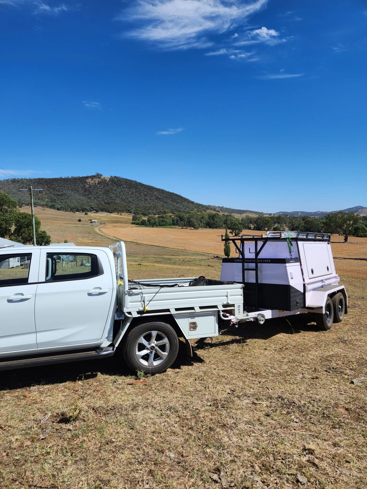 Oranssi carpenter using bench saw