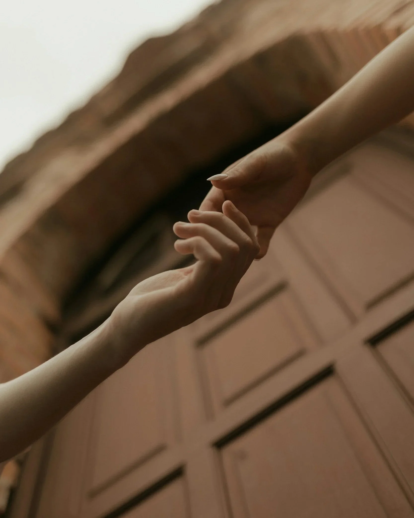 Kui lähedus tekib alles kaotuse ohus: kiindumussuhted, traumabond ja paarisuhte nähtamatu tsükkel