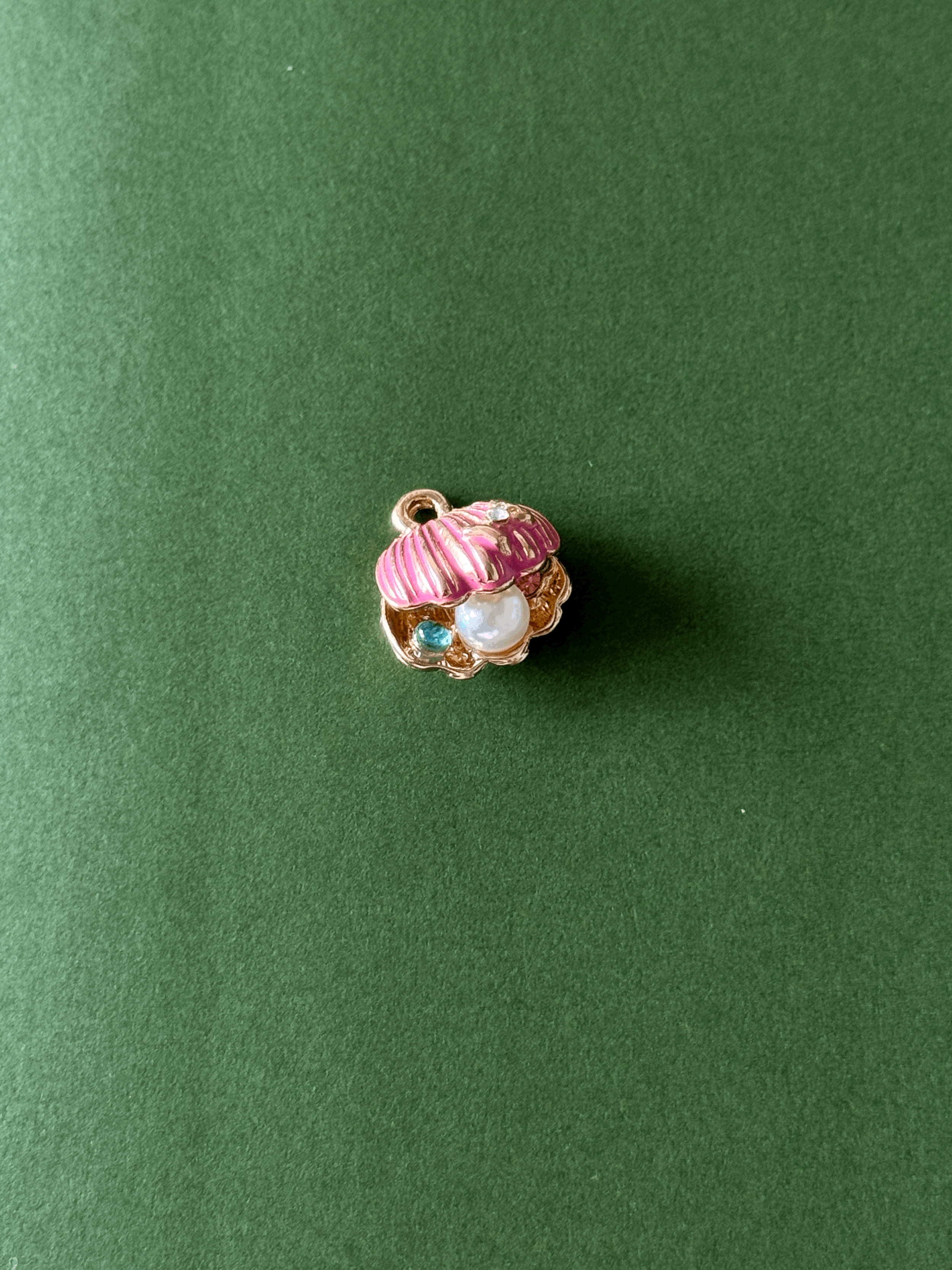 Pink Seashell Charm ๐