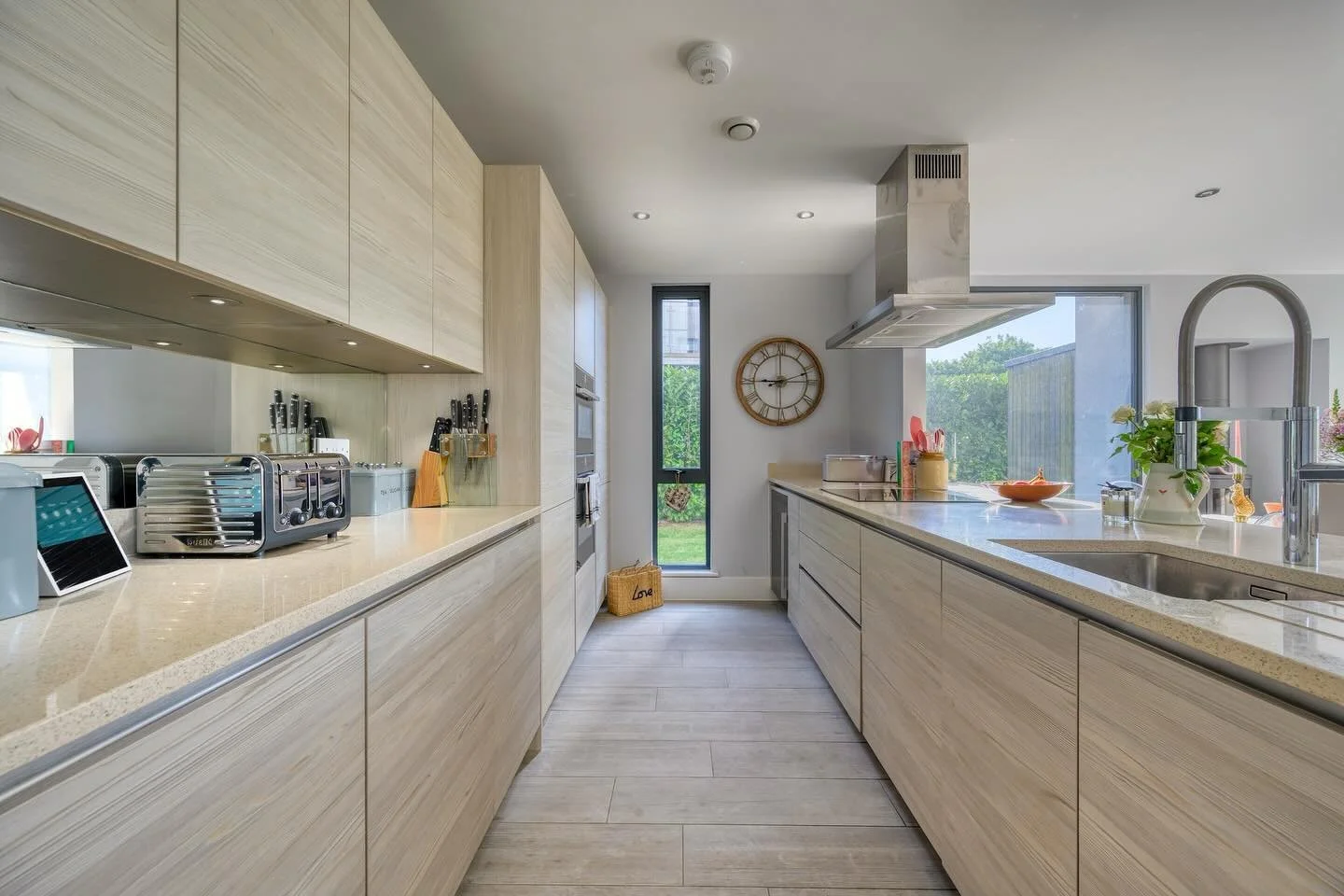 Beautiful house at Lower Mill Estate with roof terrace and gorgeous views 😍🏡🧱📸
#EstatePhotography #PropertyPhotography #EstateAgent #RealEstate #Rental #RentalHome #RentalProperty #AirBnB #Photography #Wiltshire #Gloucestershire #BrickPics