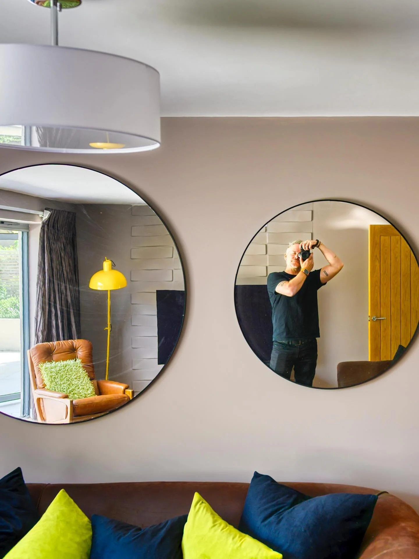 Mirror selfies on the job 😂
🏡🧱📸
#EstatePhotography #PropertyPhotography #EstateAgent #RealEstate #Rental #RentalHome #RentalProperty #AirBnB #Photography #Wiltshire #Gloucestershire #BrickPics