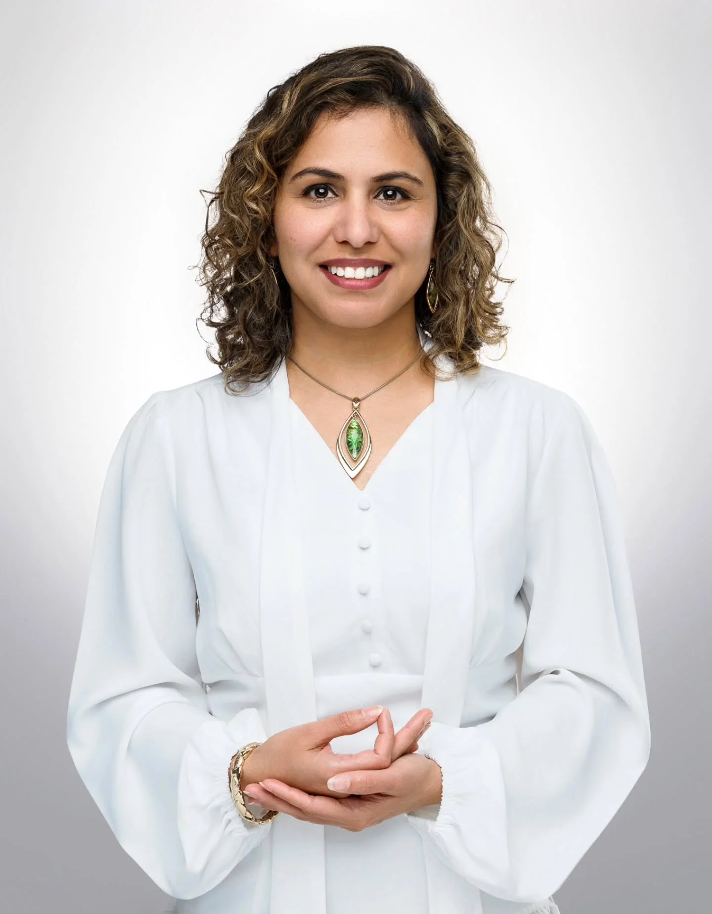 Meenu and I connected instantly the first time we met. We&rsquo;re both spiritual souls who believe deeply in energy, and that connection made this session flow effortlessly.

It was such a joy to capture her light, wisdom, and presence through my le
