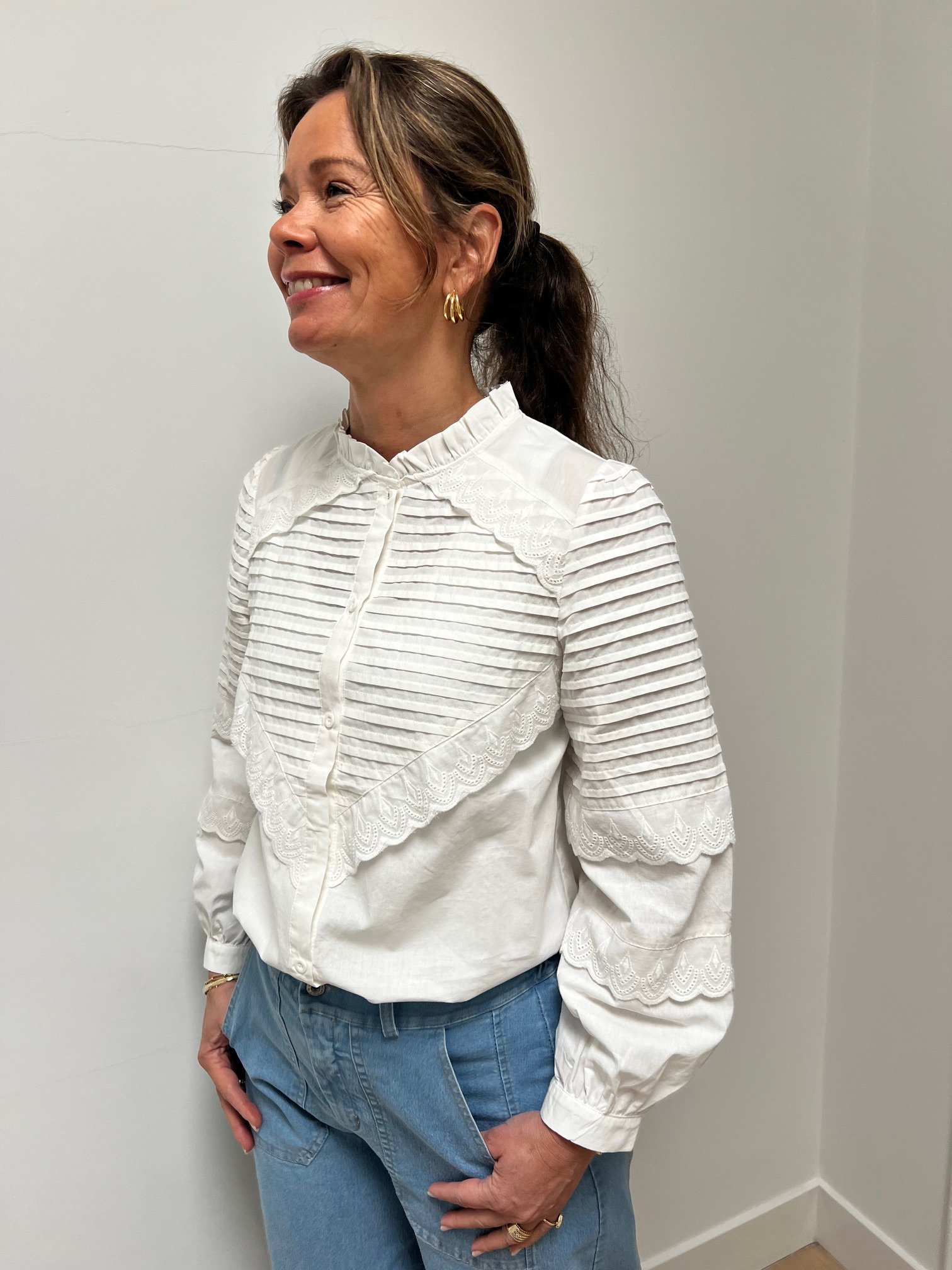 ÉLISE BRODERIE BLOUSE – WIT