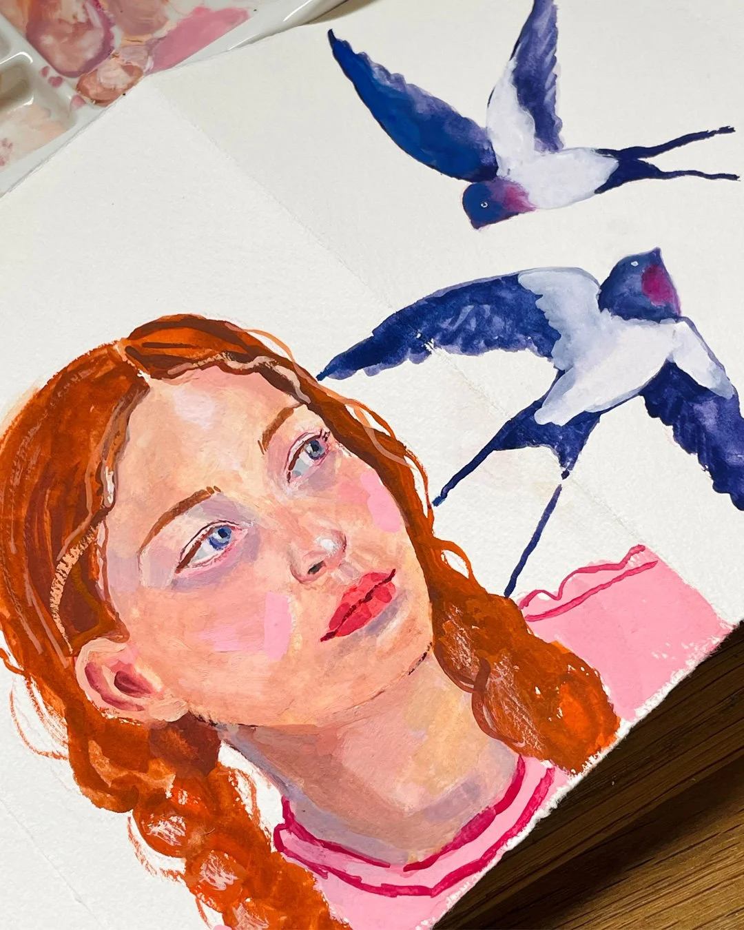 Portrait et hirondelles réalisés à la gouache dans un Leporello.