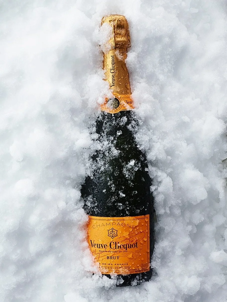 Veuve Clicquot Yellow Label on t&auml;ielik harmoonia pehmuse ja j&otilde;ulisuse vahel ning sobib ideaalselt vana aasta &auml;ra saatmiseks ja uue vastu v&otilde;tmiseks🥂

✨Veuve leiad hetkel e-poest eriti hea hinnaga: roguevice.ee ✨
Telli hiljemal