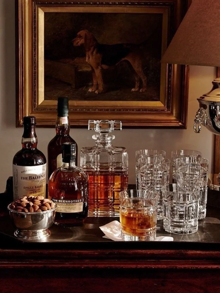 Hennessy X.O konjak on enam kui 100 eau-de-vie segu. Aroom on harmooniline, rikkalikult v&uuml;rtsine. Tunda on tammen&uuml;ansse, k&uuml;pseid puuvilju, nahka. Maitse on tasakaalus, kergelt m&otilde;rkjas, piprane. P&uuml;siv ja pikk j&auml;relmaits