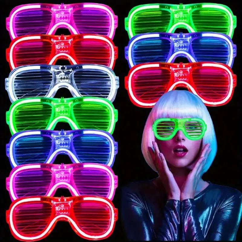 Collection de lunettes lumineuses avec femme aux cheveux blancs et lunettes vertes.
