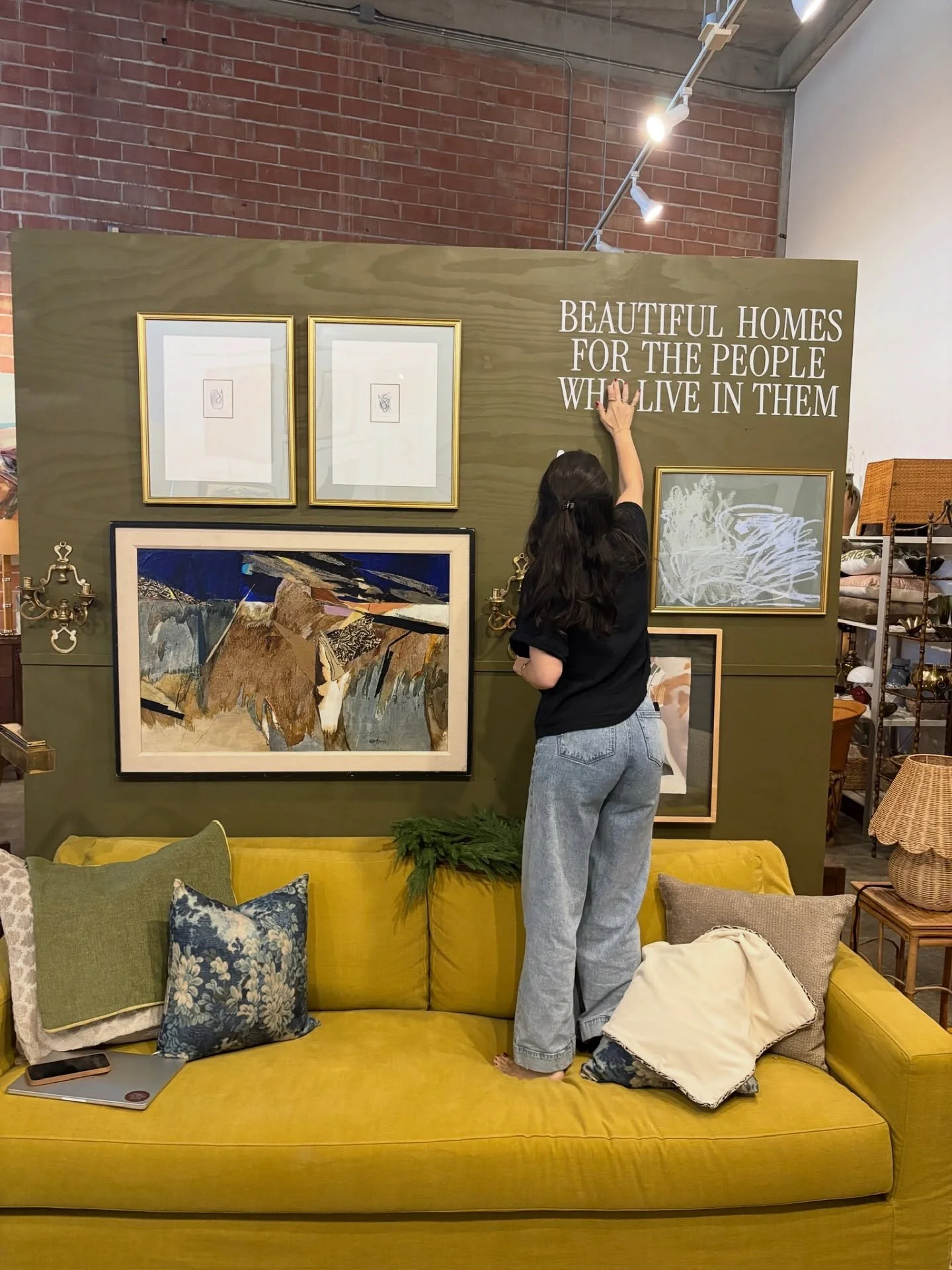 Life has been so so busy (in the best way). Swipe to see the little moments from life lately. 

Yes, that fried chicken was as good as it looks 🍗