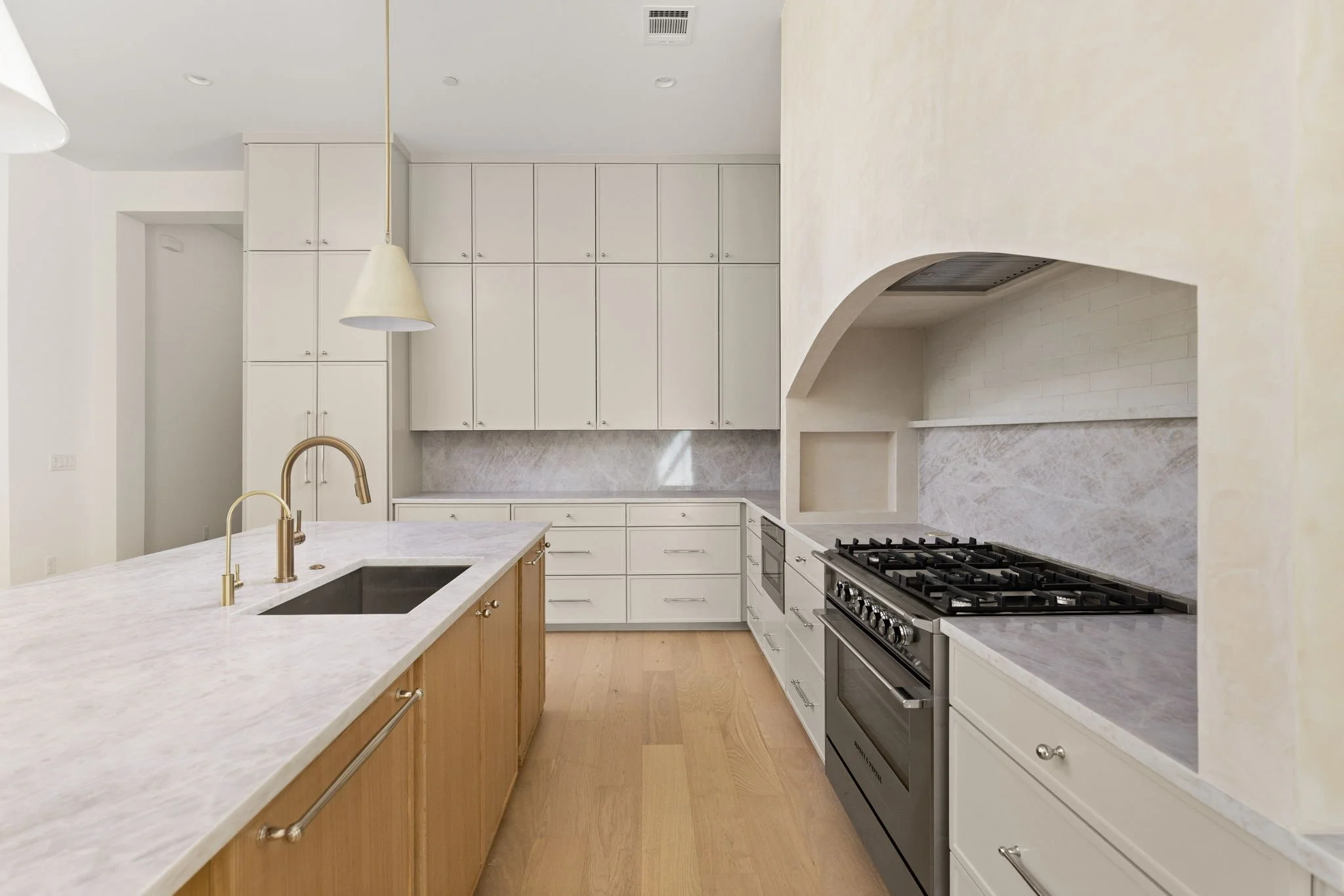 16-web-or-mls-706 E 46th St-16.jpeg