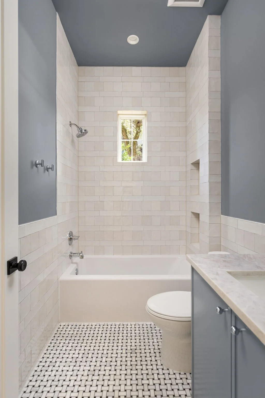 47-web-or-mls-706 E 46th St-47.jpeg