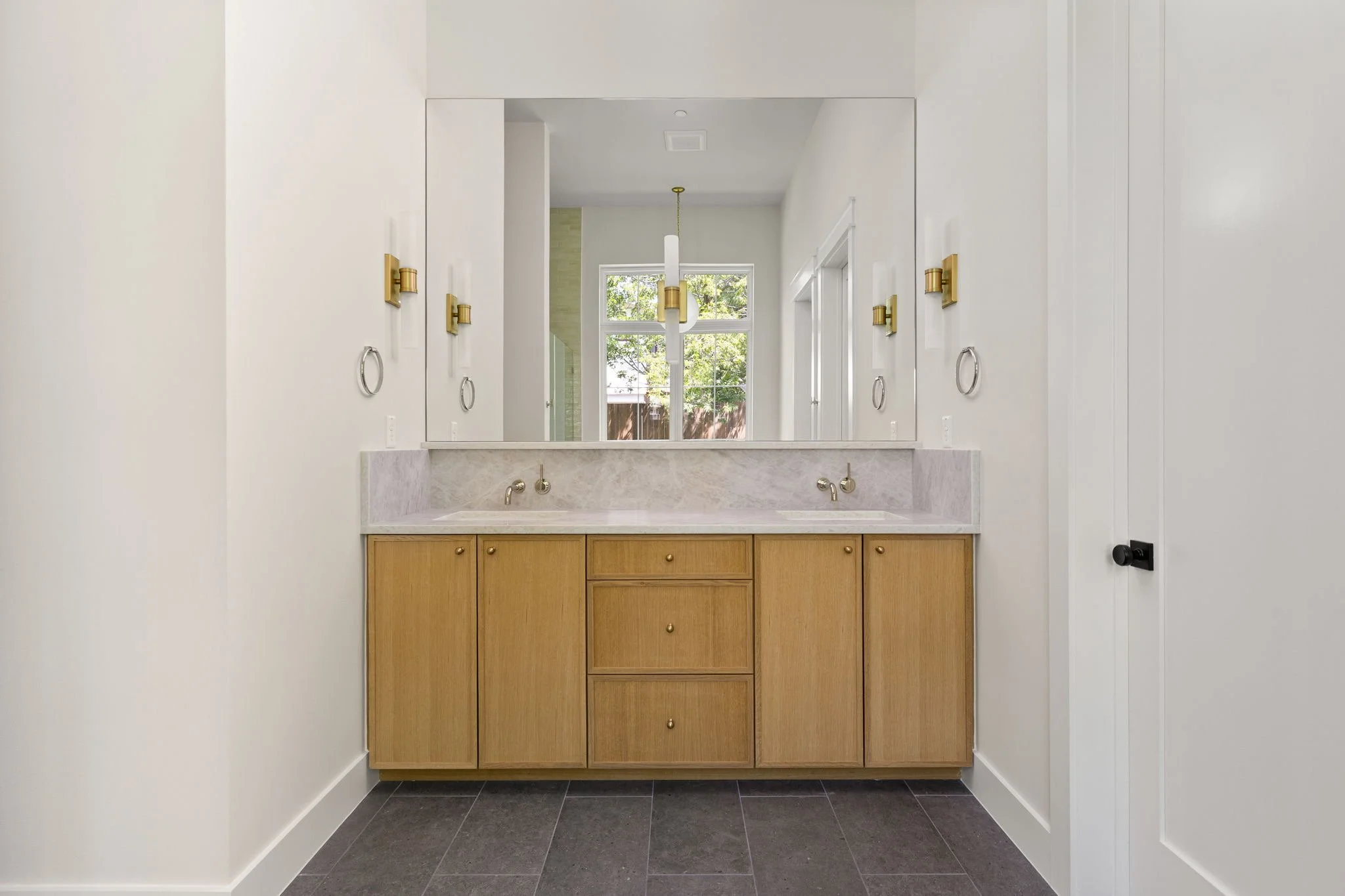 35-web-or-mls-706 E 46th St-35.jpeg