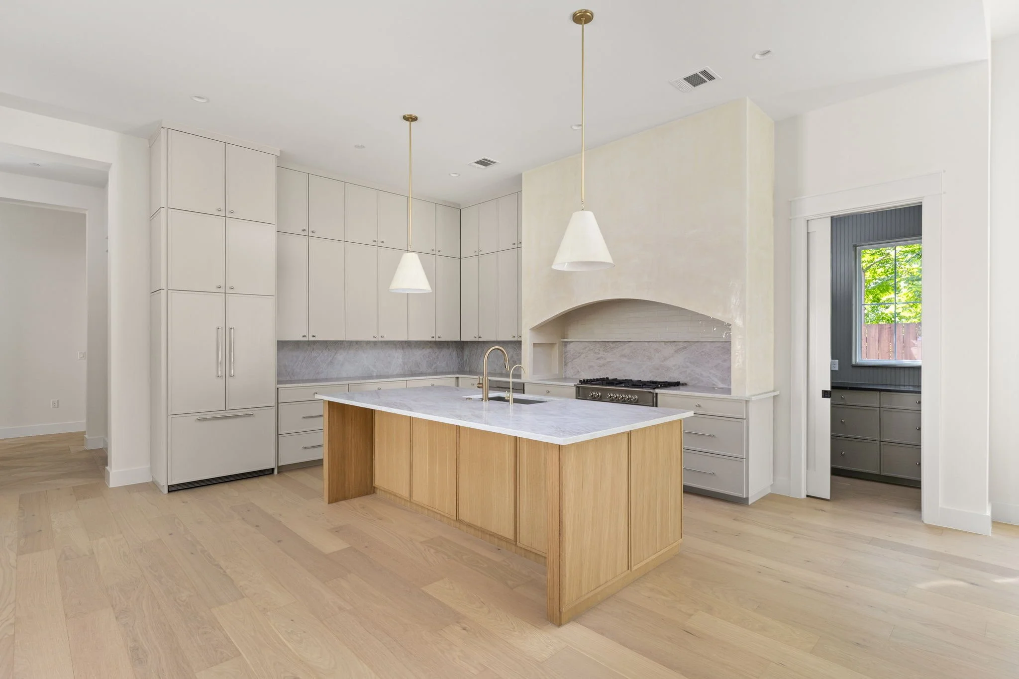 13-web-or-mls-706 E 46th St-13.jpeg