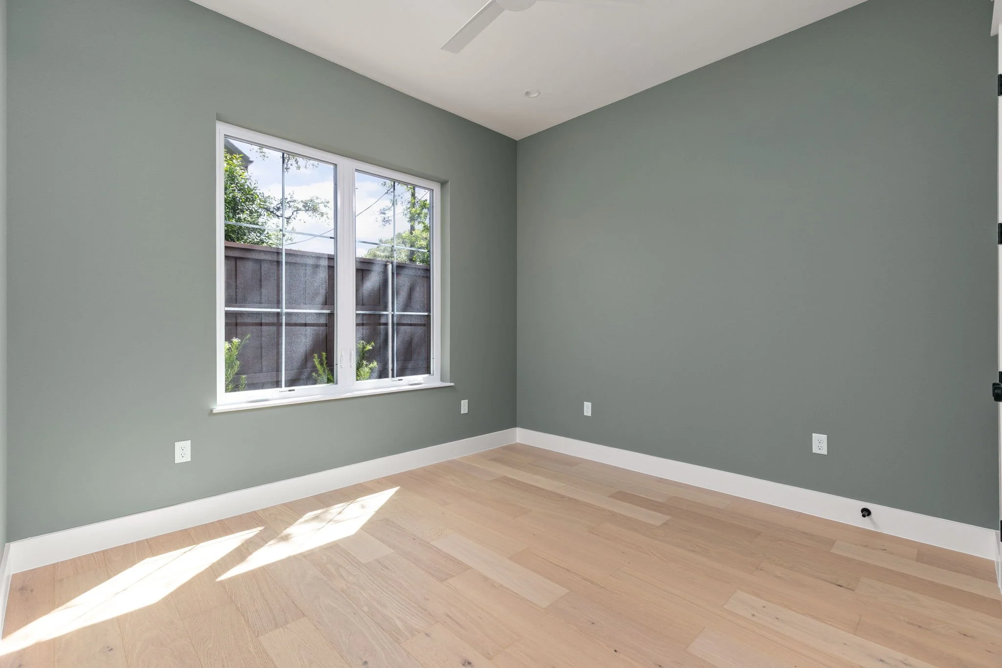 45-web-or-mls-706 E 46th St-45.jpeg