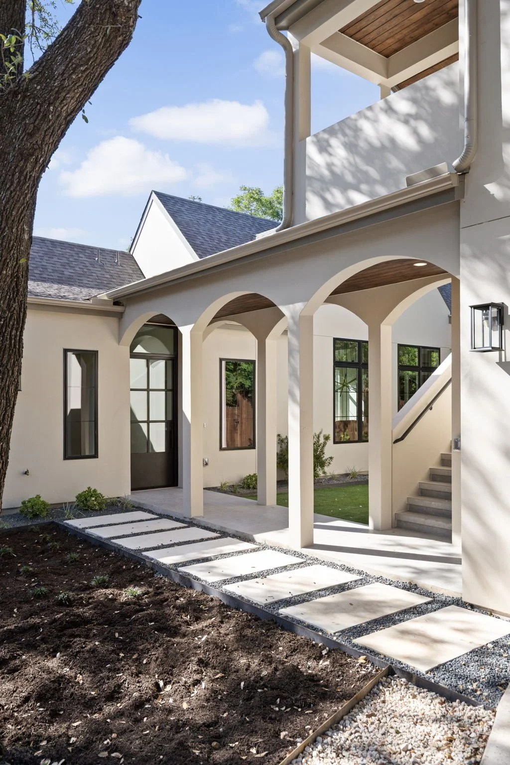 CARRIAGE HOUSE