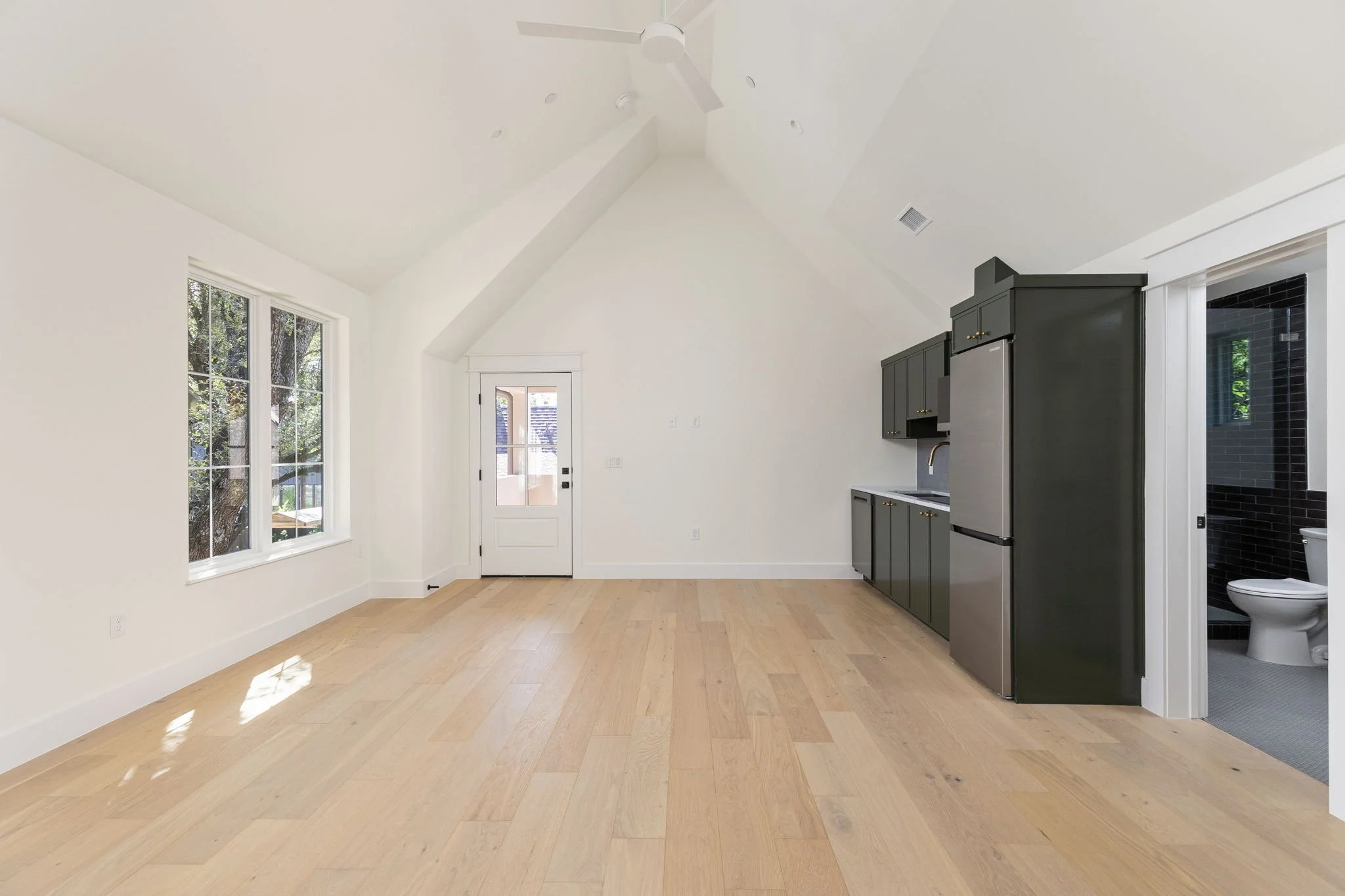 54-web-or-mls-706 E 46th St-54.jpeg