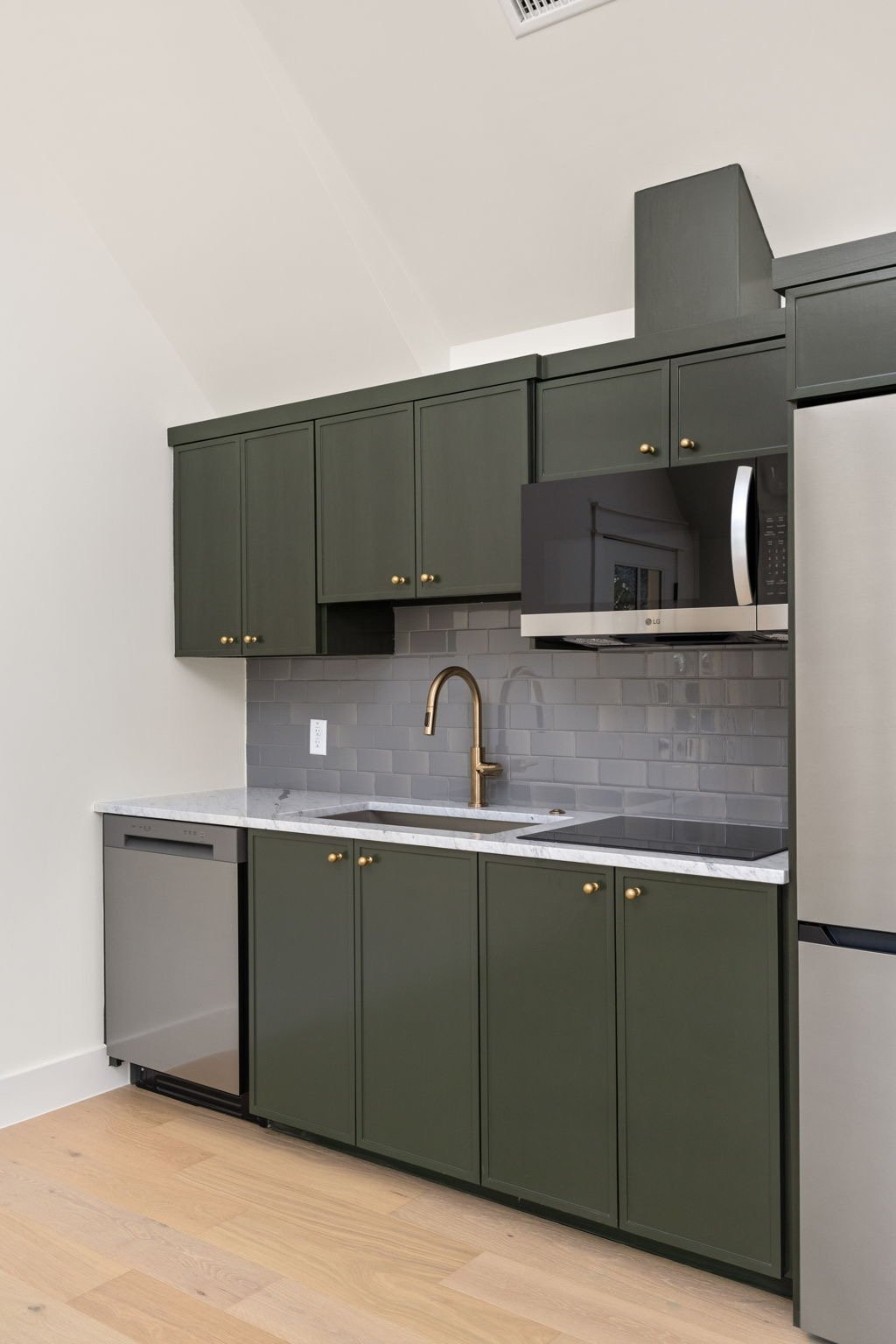 56-web-or-mls-706 E 46th St-56.jpeg