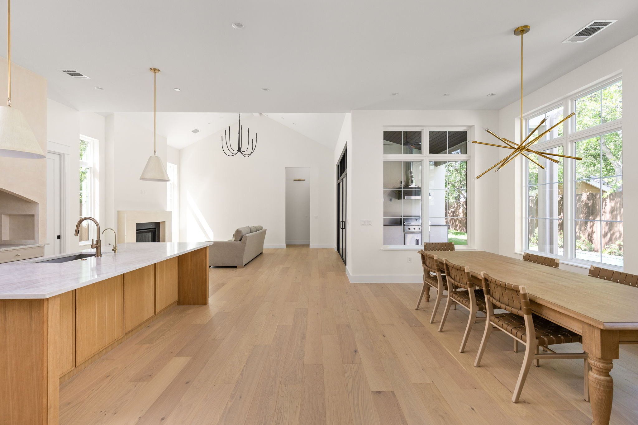 9-web-or-mls-706 E 46th St-9.jpeg