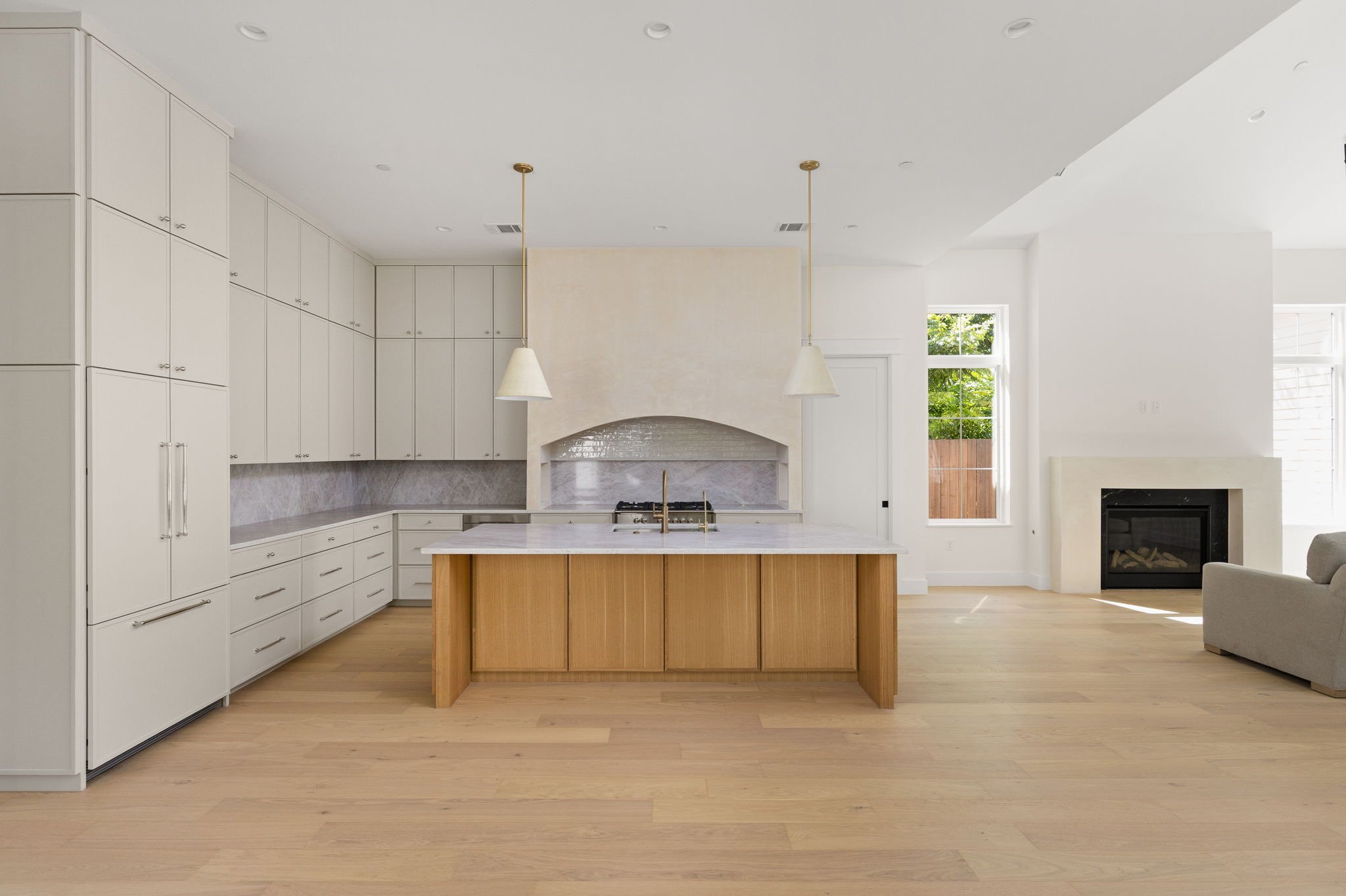10-web-or-mls-706 E 46th St-10.jpeg