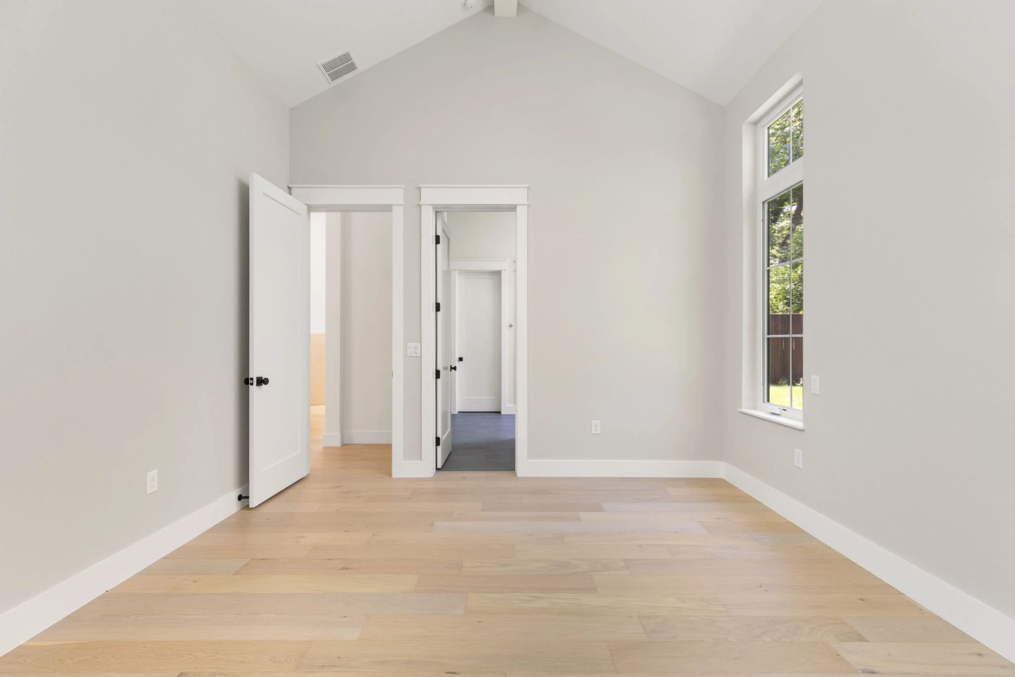 34-web-or-mls-706 E 46th St-34.jpeg
