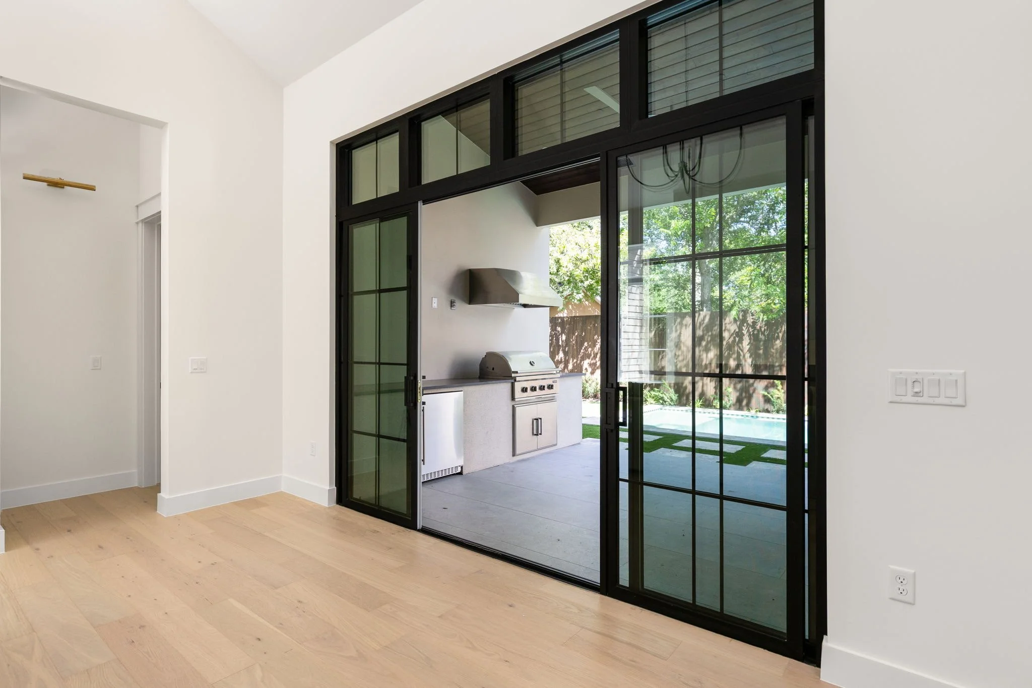 30-web-or-mls-706 E 46th St-30.jpeg