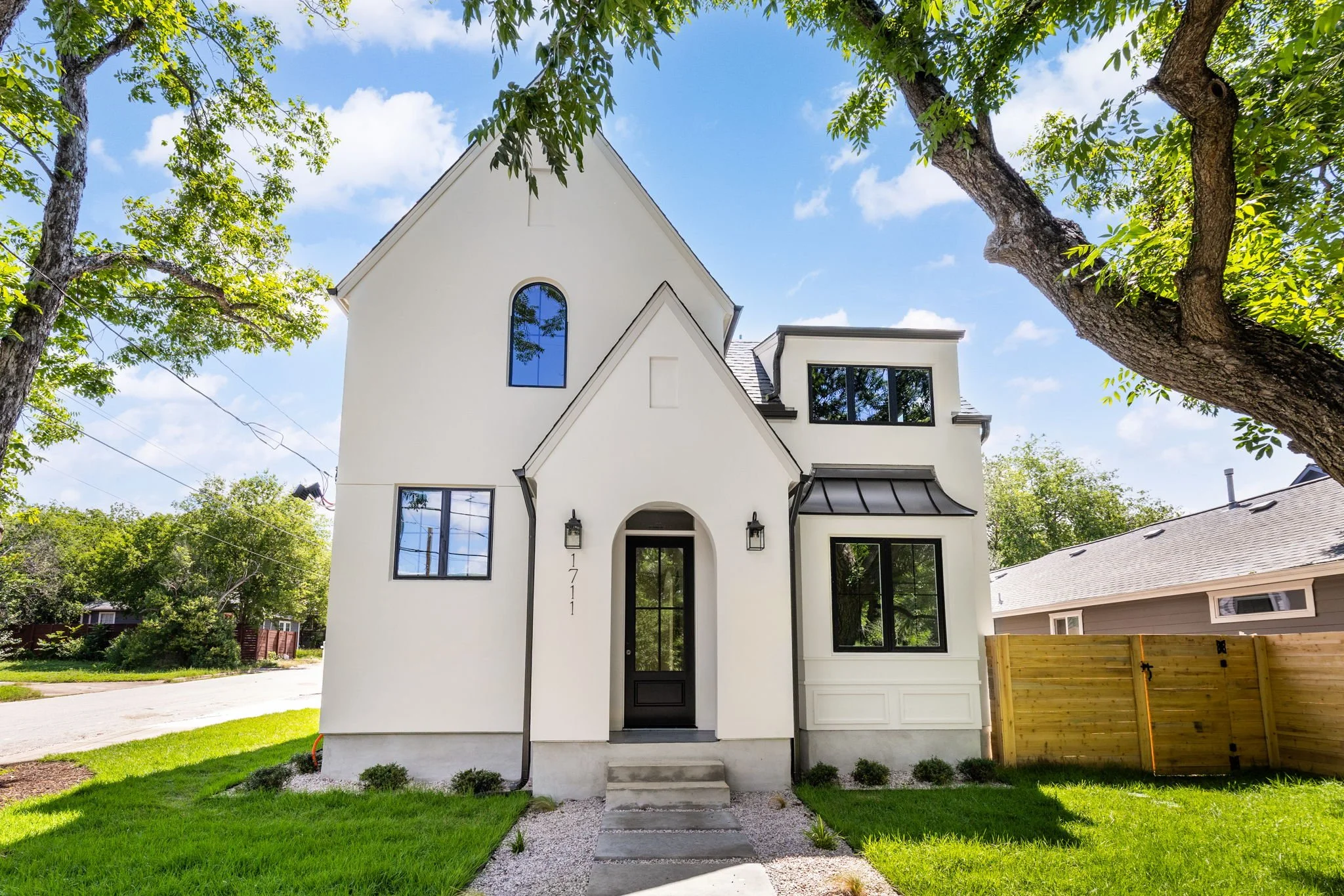 2-web-or-mls-1711 Singleton Ave-2.jpg
